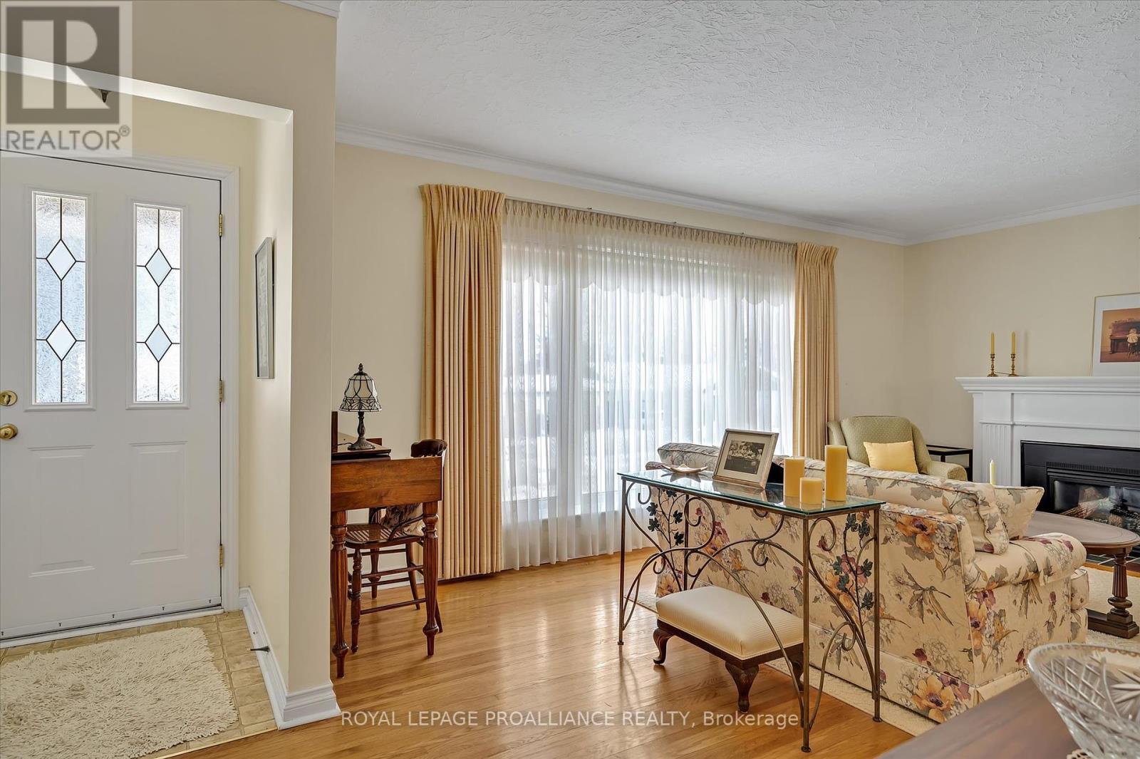 114 O'carroll Avenue, Peterborough North (South), Ontario  K9H 4V3 - Photo 3 - X12325451