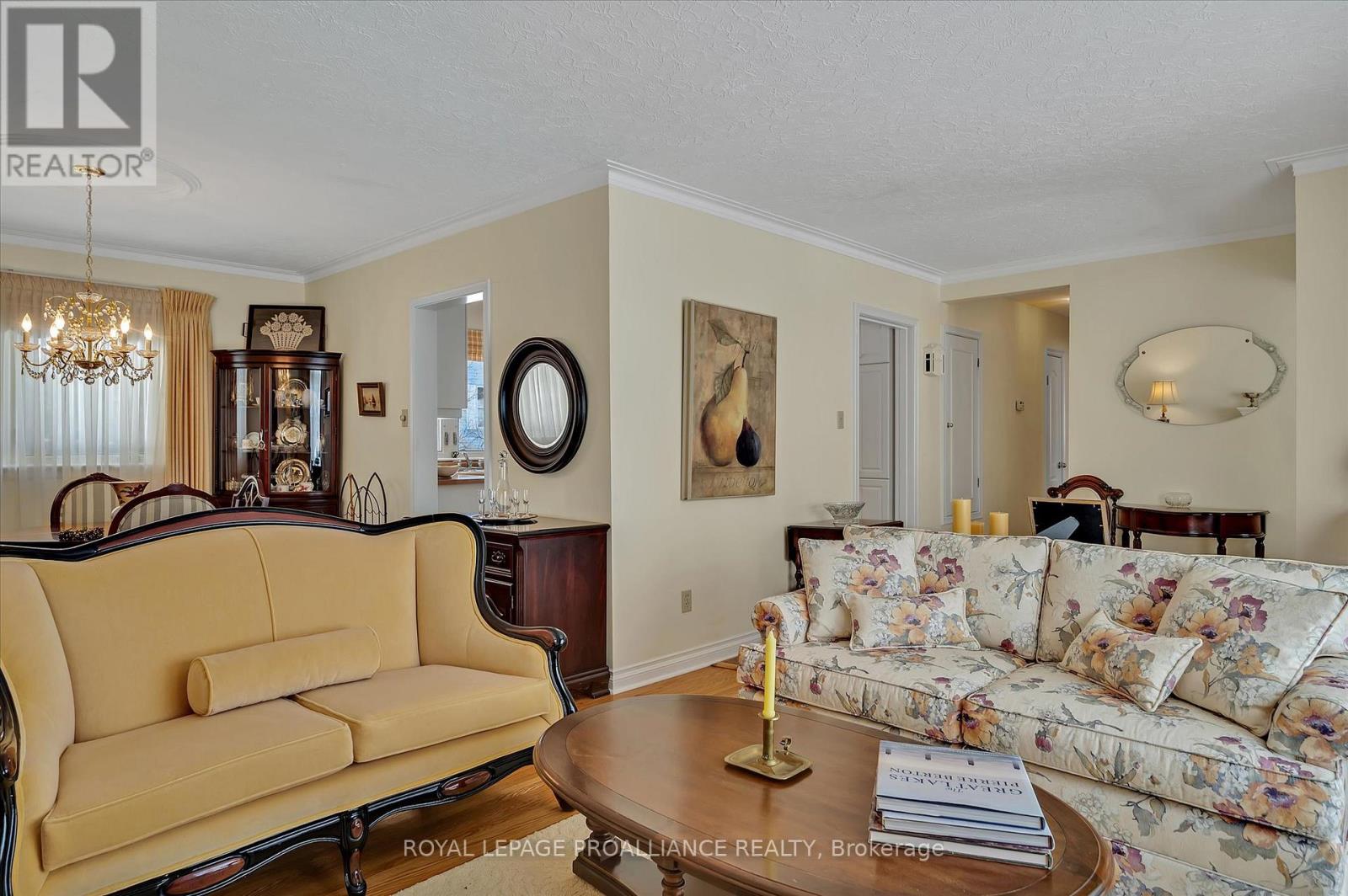 114 O'carroll Avenue, Peterborough North (South), Ontario  K9H 4V3 - Photo 6 - X12325451