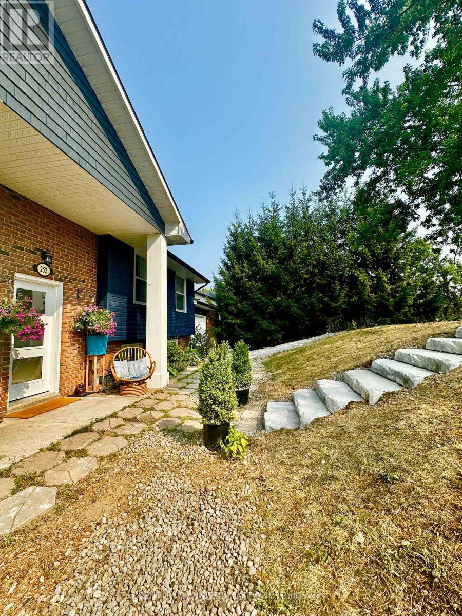 252 Queen Street, Selwyn, Ontario  K0L 2H0 - Photo 5 - X12325487