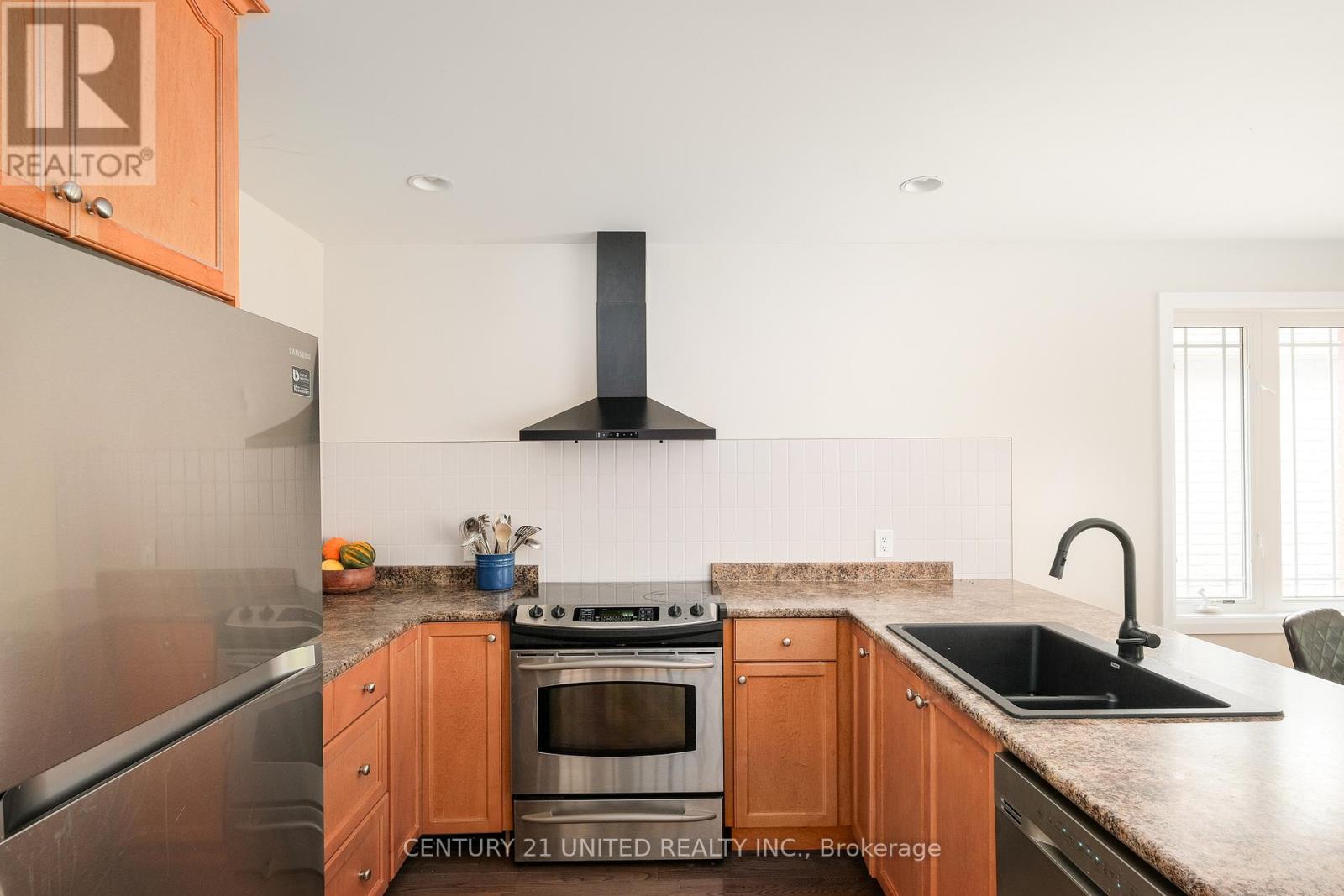 1855 Giles Avenue, Peterborough West (North), Ontario  K9K 2P4 - Photo 9 - X12325599