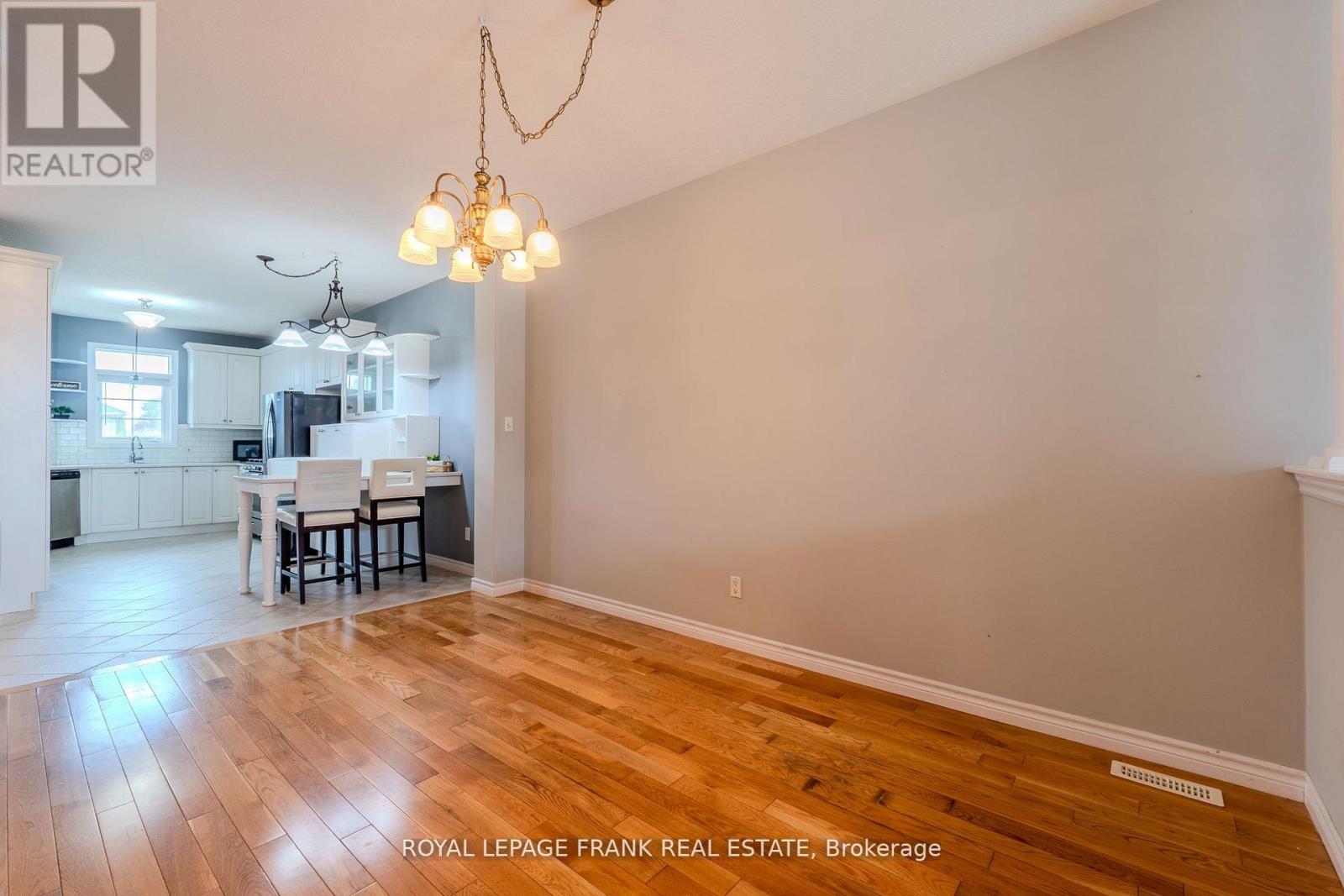 16 - 9 Eglington Street, Kawartha Lakes (Lindsay), Ontario  K9V 6K6 - Photo 9 - X12325799