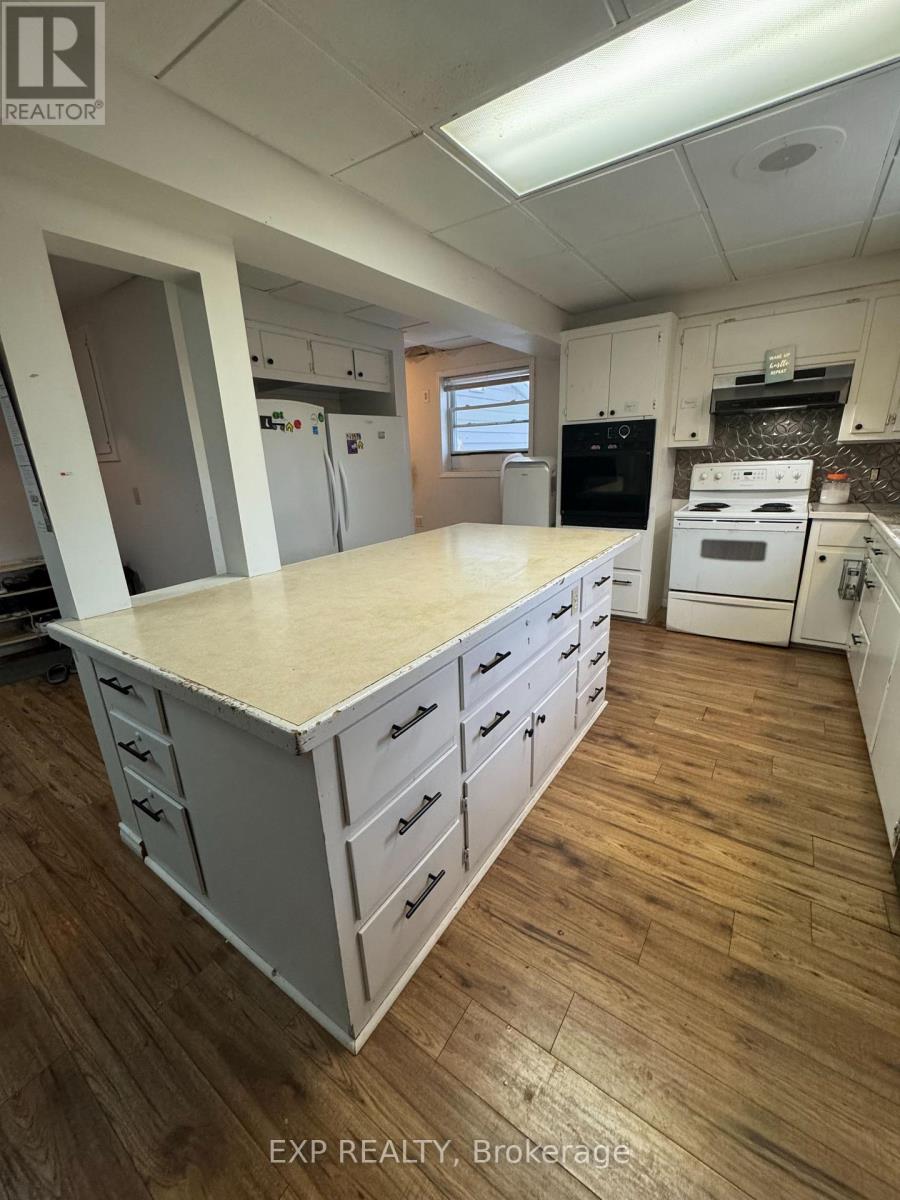 612 Romaine Street, Peterborough Central (South), Ontario  K9J 2E4 - Photo 7 - X12325932