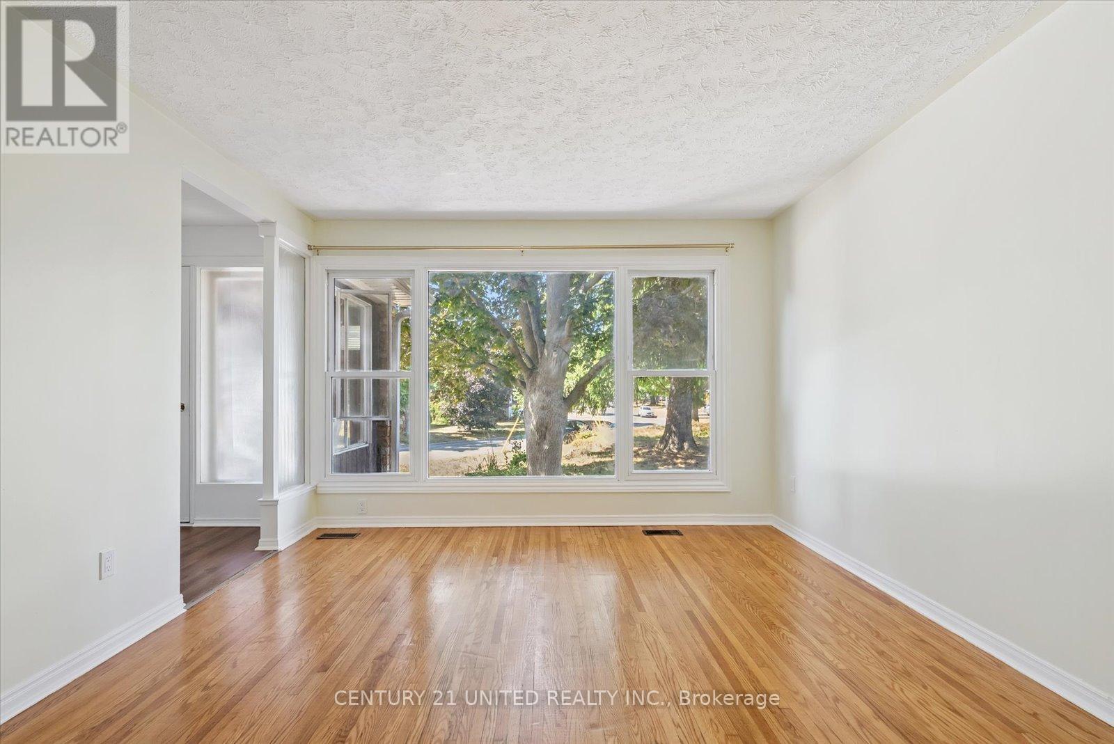 521 Raymond Street, Peterborough North (South), Ontario  K9H 5M7 - Photo 18 - X12326860