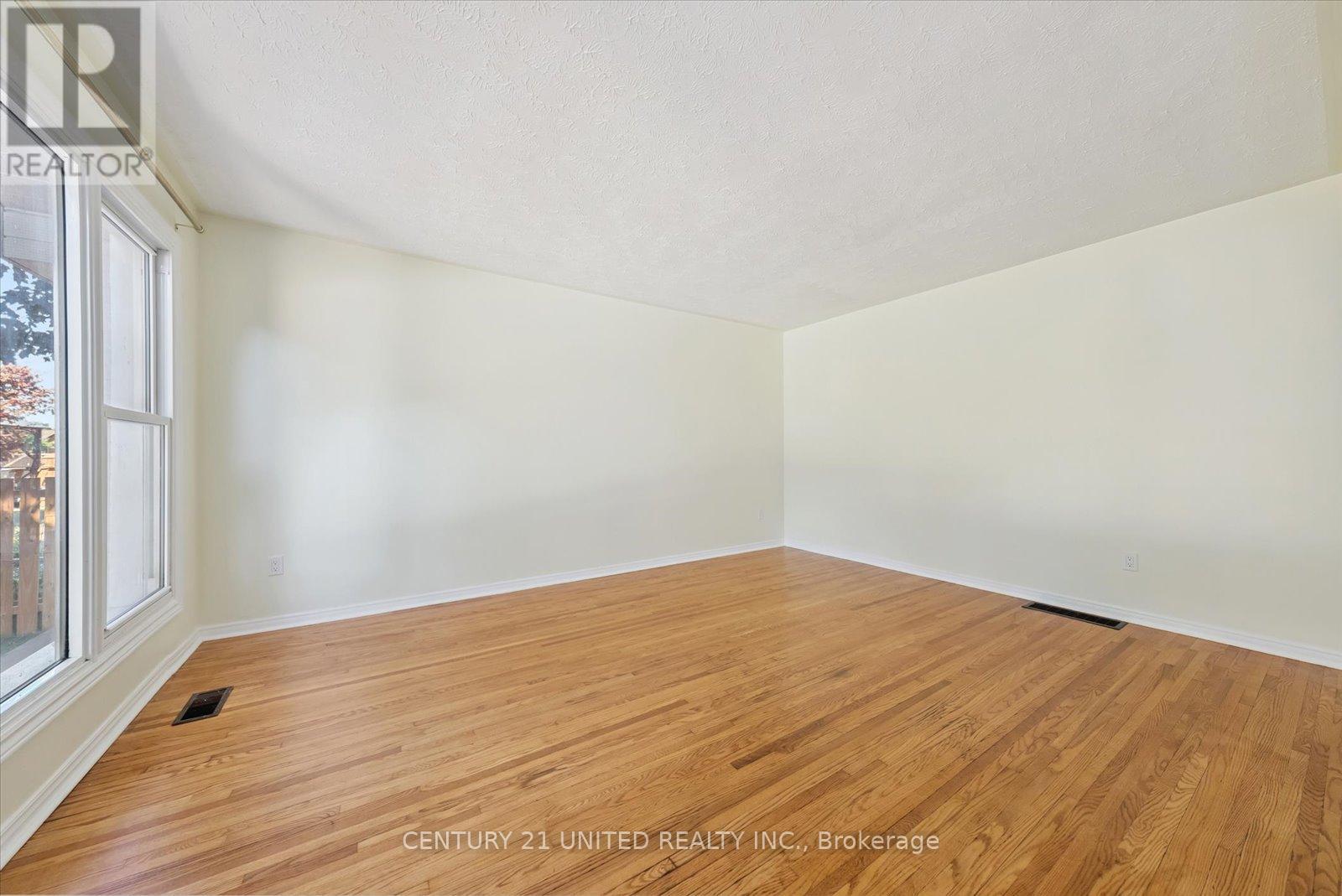 521 Raymond Street, Peterborough North (South), Ontario  K9H 5M7 - Photo 19 - X12326860