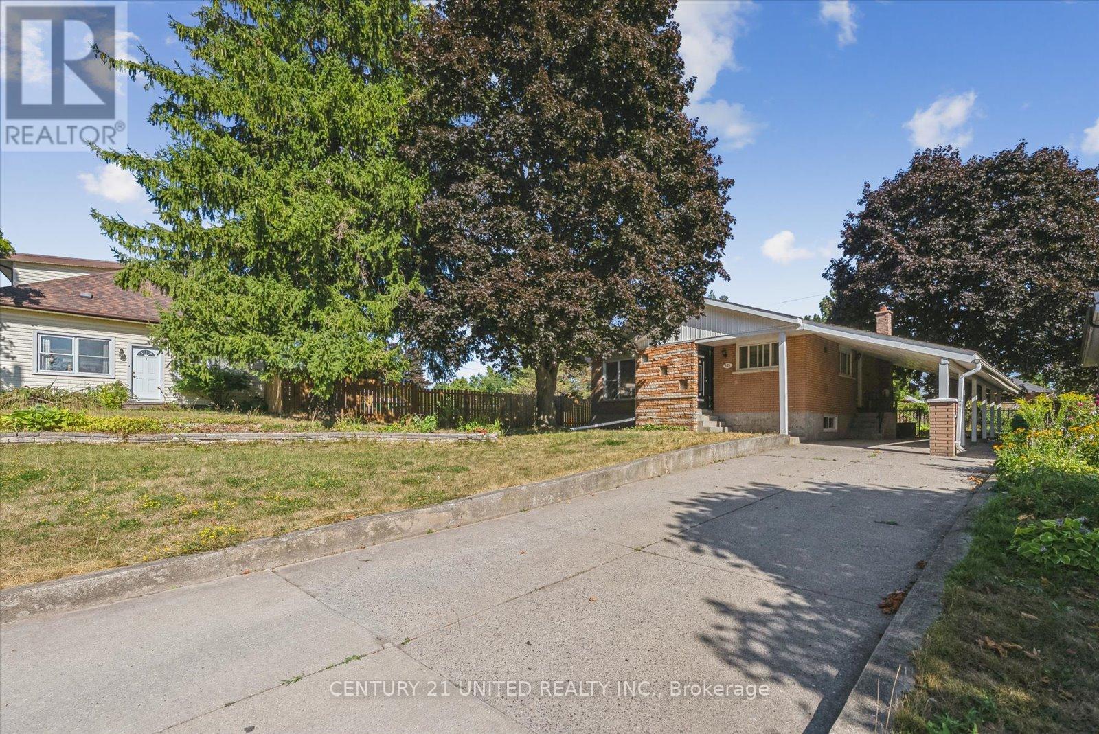 521 Raymond Street, Peterborough North (South), Ontario  K9H 5M7 - Photo 3 - X12326860