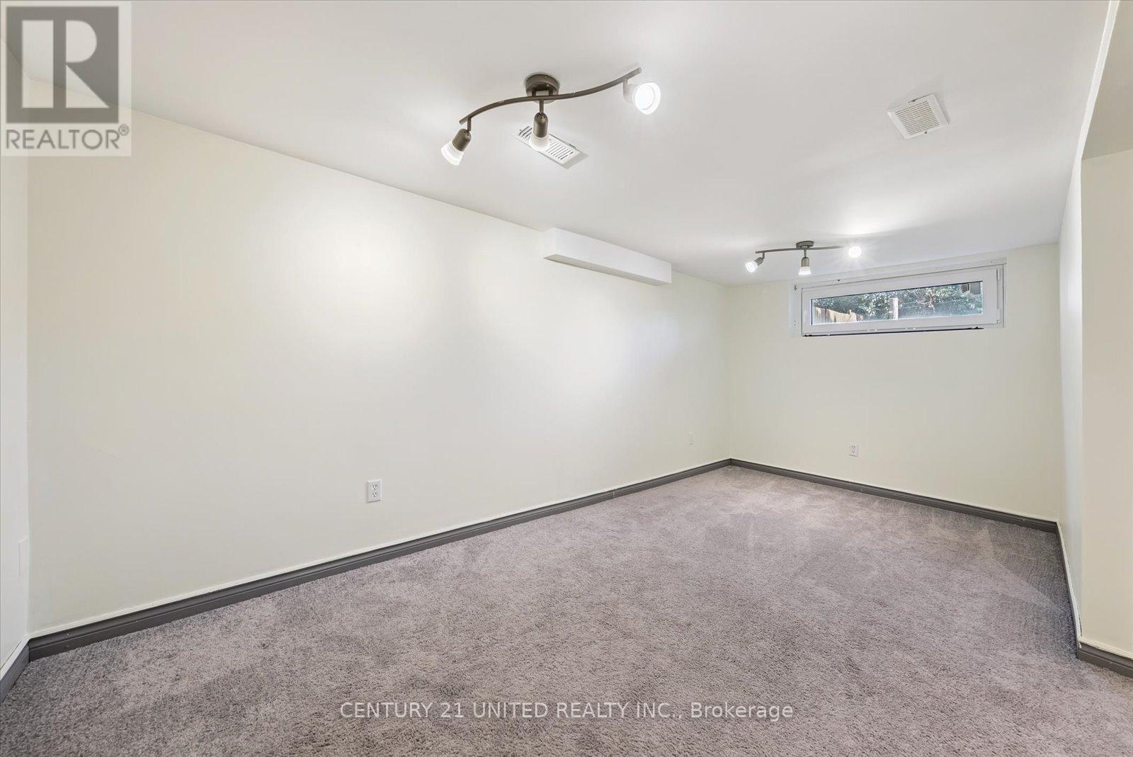 521 Raymond Street, Peterborough North (South), Ontario  K9H 5M7 - Photo 33 - X12326860