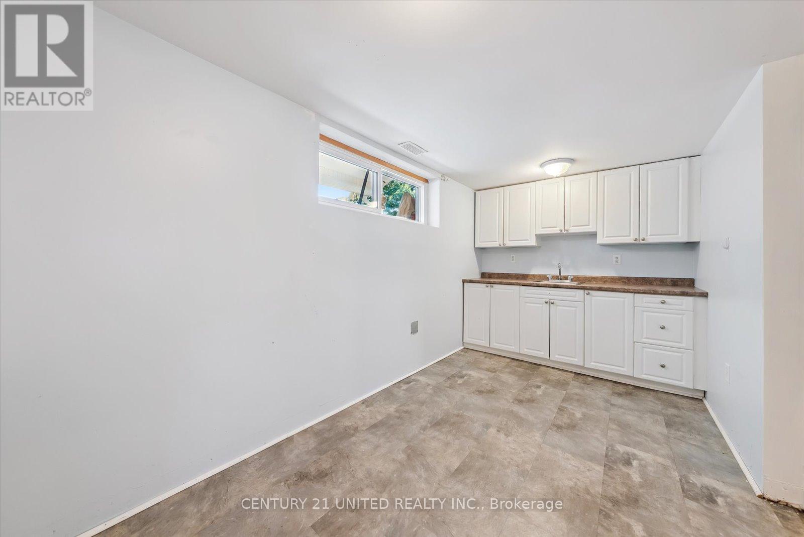 521 Raymond Street, Peterborough North (South), Ontario  K9H 5M7 - Photo 35 - X12326860