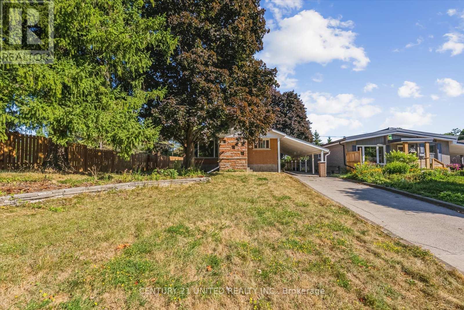 521 Raymond Street, Peterborough North (South), Ontario  K9H 5M7 - Photo 4 - X12326860