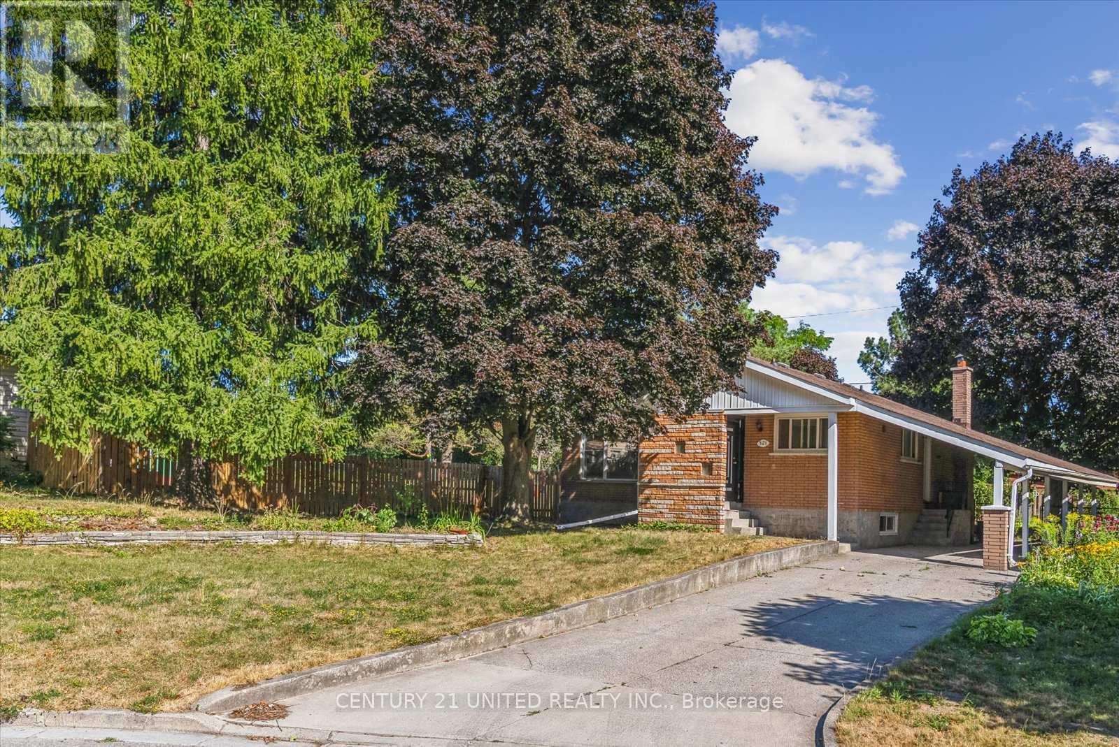 521 Raymond Street, Peterborough North (South), Ontario  K9H 5M7 - Photo 5 - X12326860