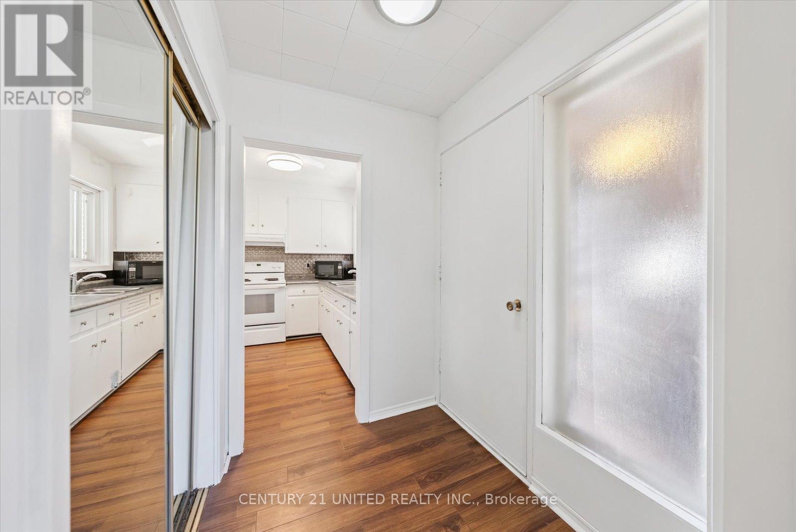 521 Raymond Street, Peterborough North (South), Ontario  K9H 5M7 - Photo 7 - X12326860