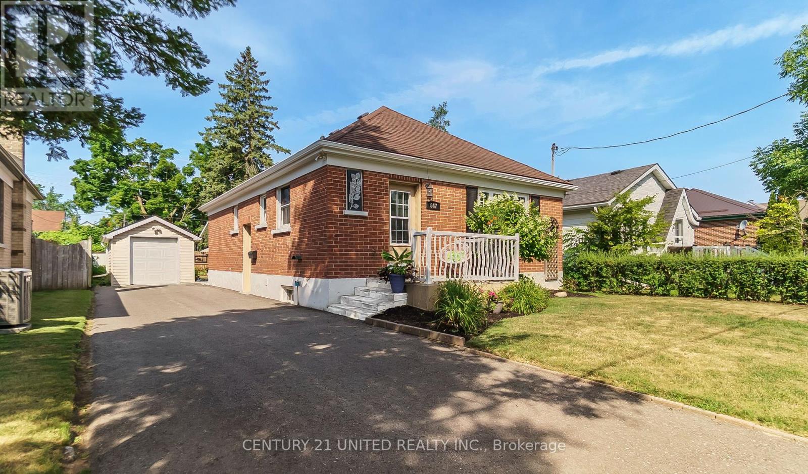 647 Montrose Street, Peterborough South (West), Ontario  K9J 3C3 - Photo 1 - X12327193