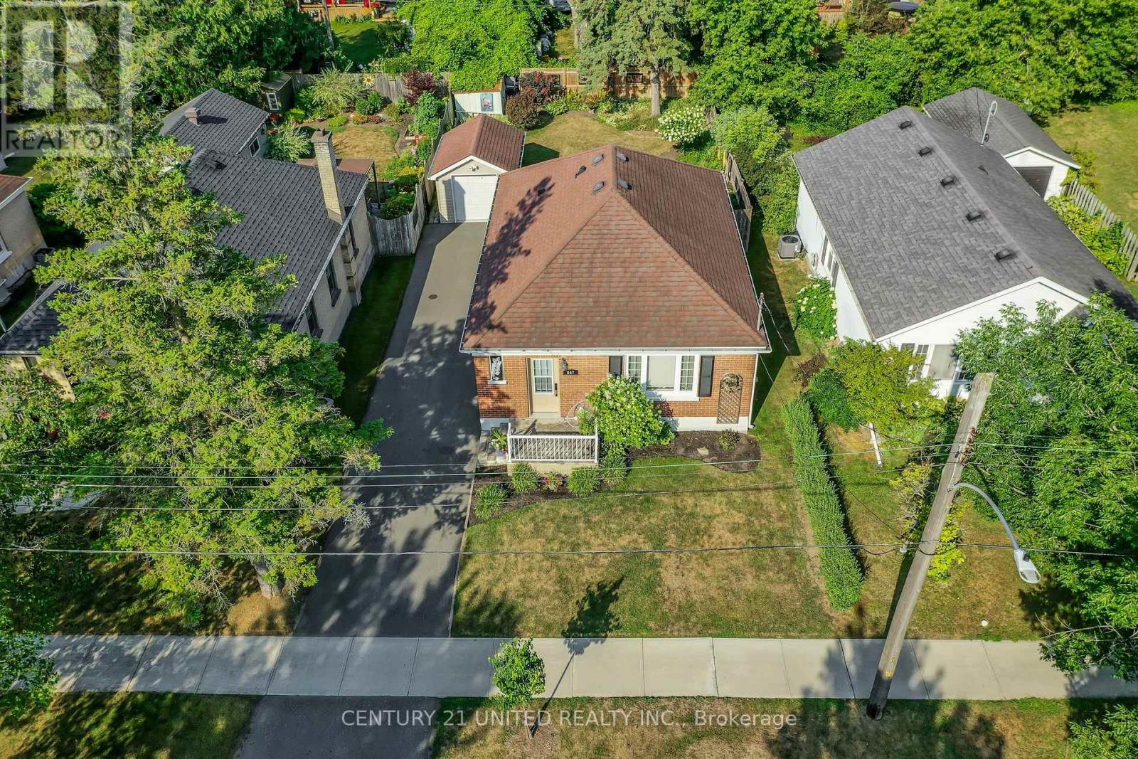 647 Montrose Street, Peterborough South (West), Ontario  K9J 3C3 - Photo 3 - X12327193