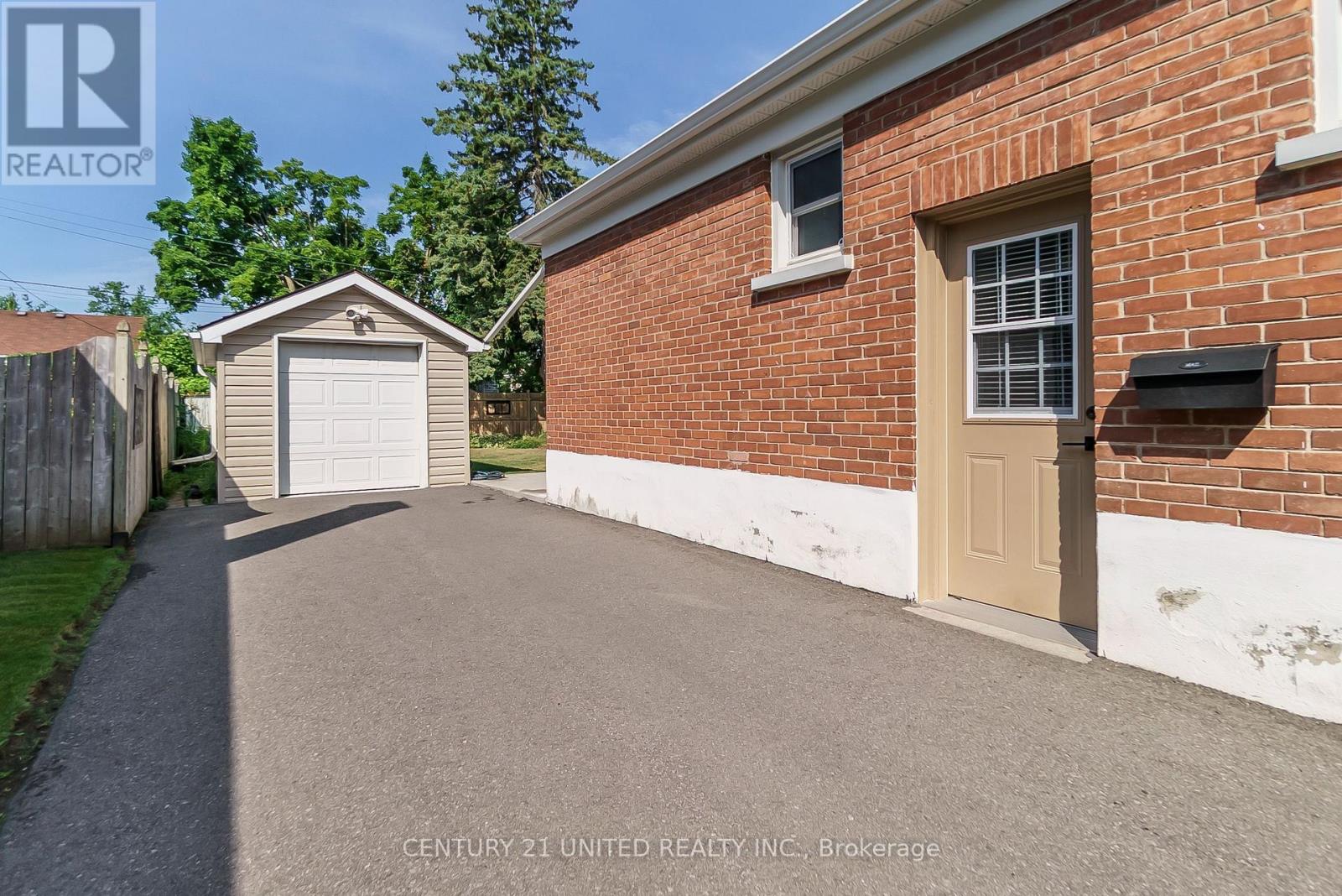 647 Montrose Street, Peterborough South (West), Ontario  K9J 3C3 - Photo 35 - X12327193