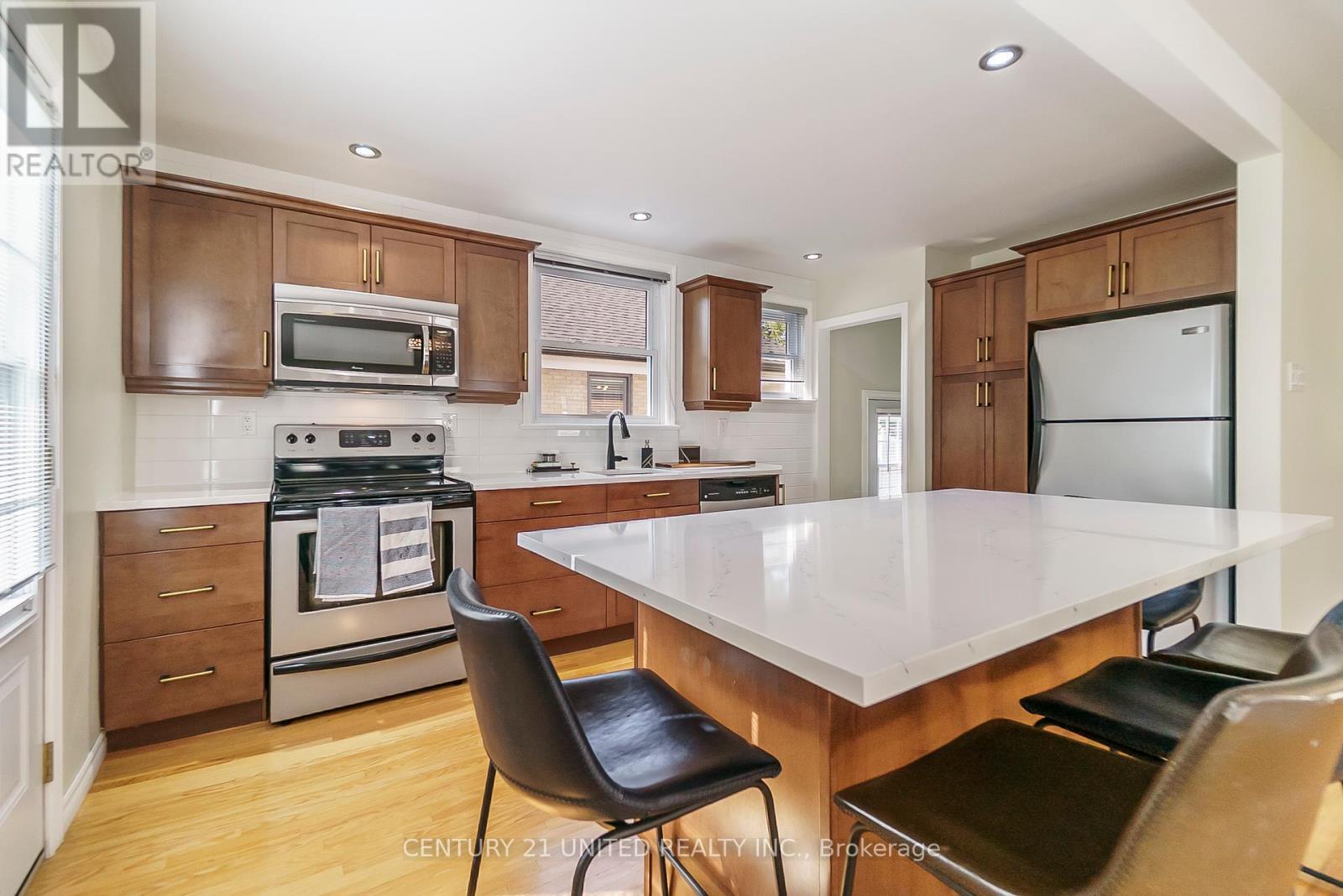 647 Montrose Street, Peterborough South (West), Ontario  K9J 3C3 - Photo 7 - X12327193