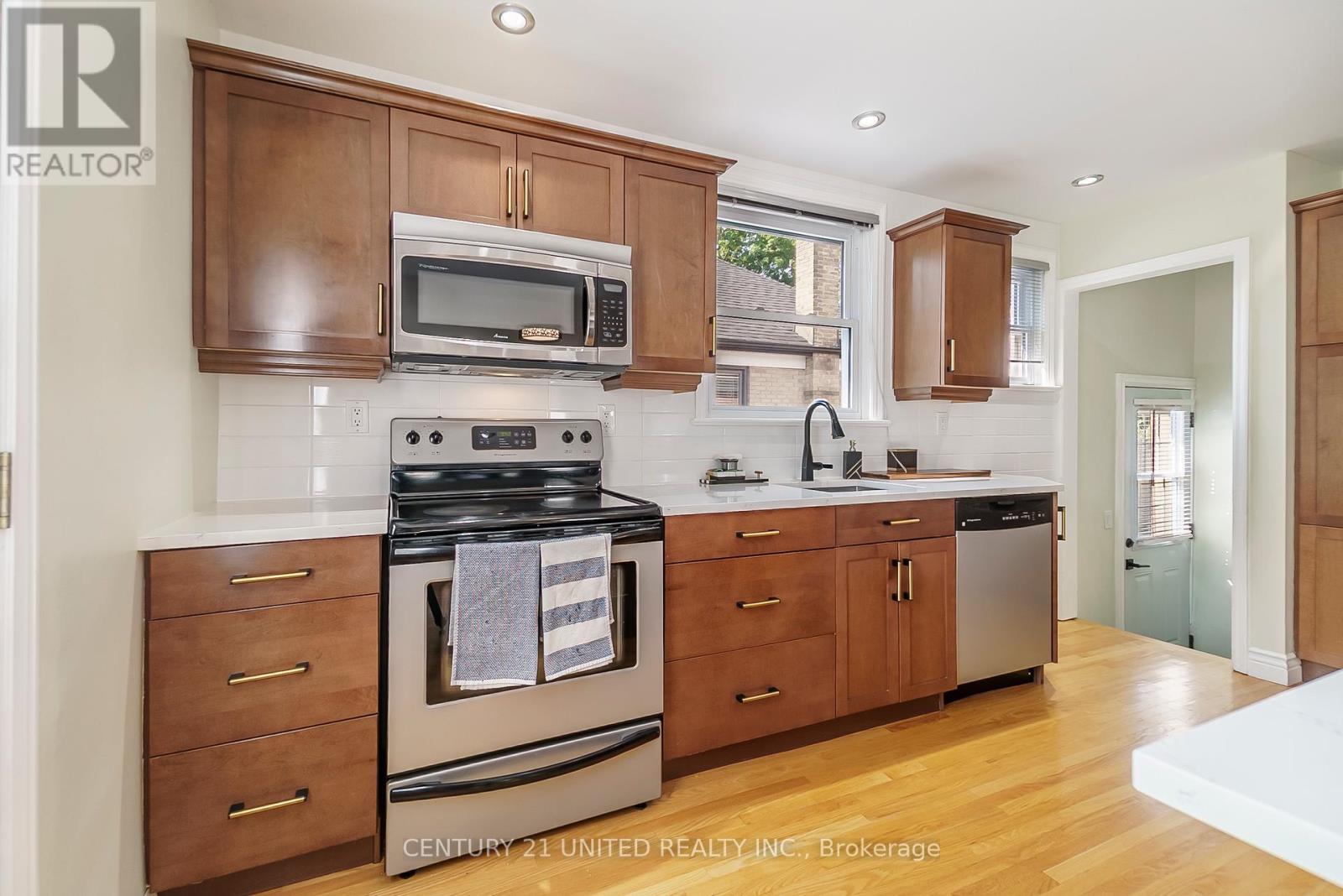 647 Montrose Street, Peterborough South (West), Ontario  K9J 3C3 - Photo 8 - X12327193