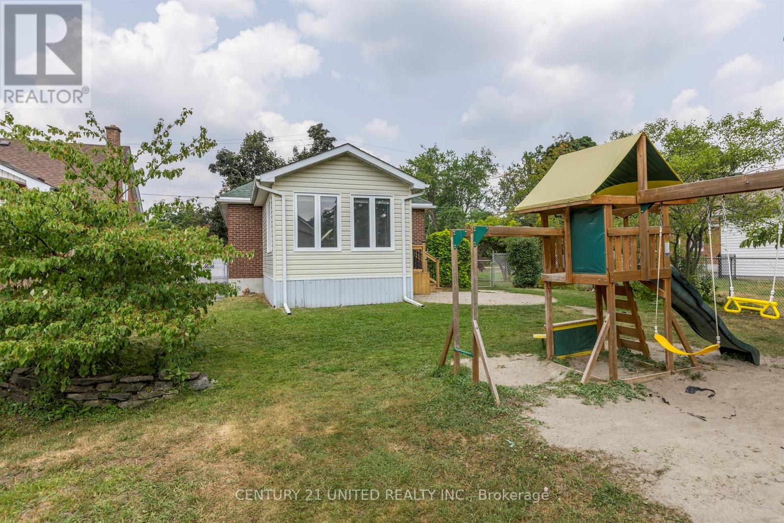 265 Swanston Avenue, Peterborough East (Central), Ontario  K9H 1P6 - Photo 42 - X12327546