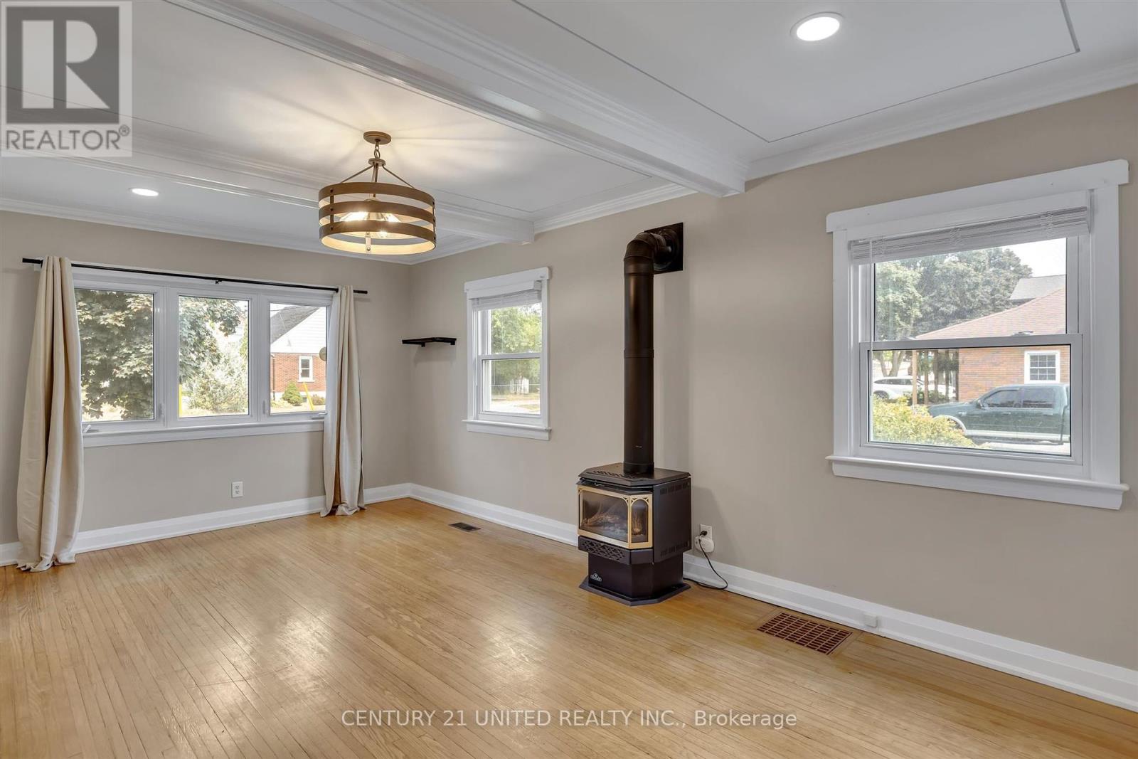265 Swanston Avenue, Peterborough East (Central), Ontario  K9H 1P6 - Photo 6 - X12327546