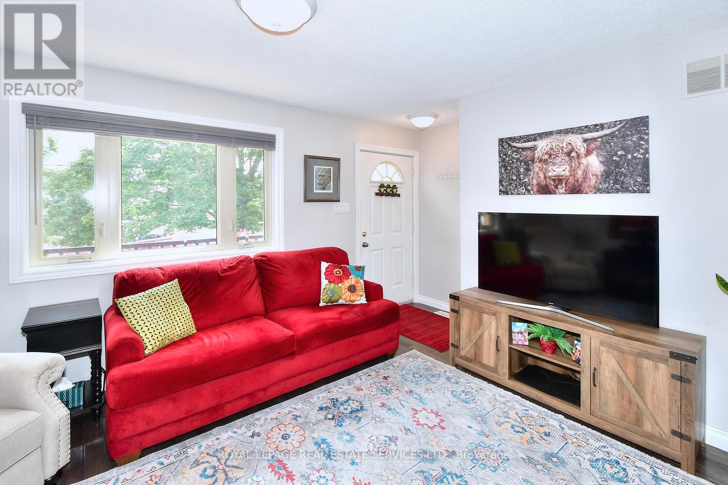 636 Frank Street, Peterborough Central (South), Ontario  K9J 4M9 - Photo 5 - X12327384