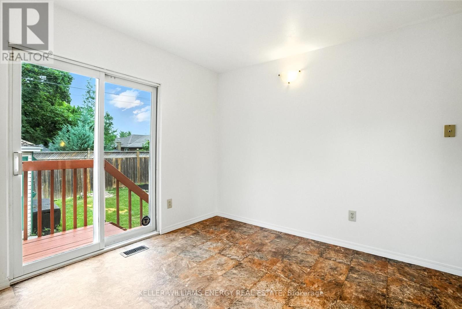 760 Hemlock Street, Peterborough North (South), Ontario  K9H 7P2 - Photo 9 - X12327678