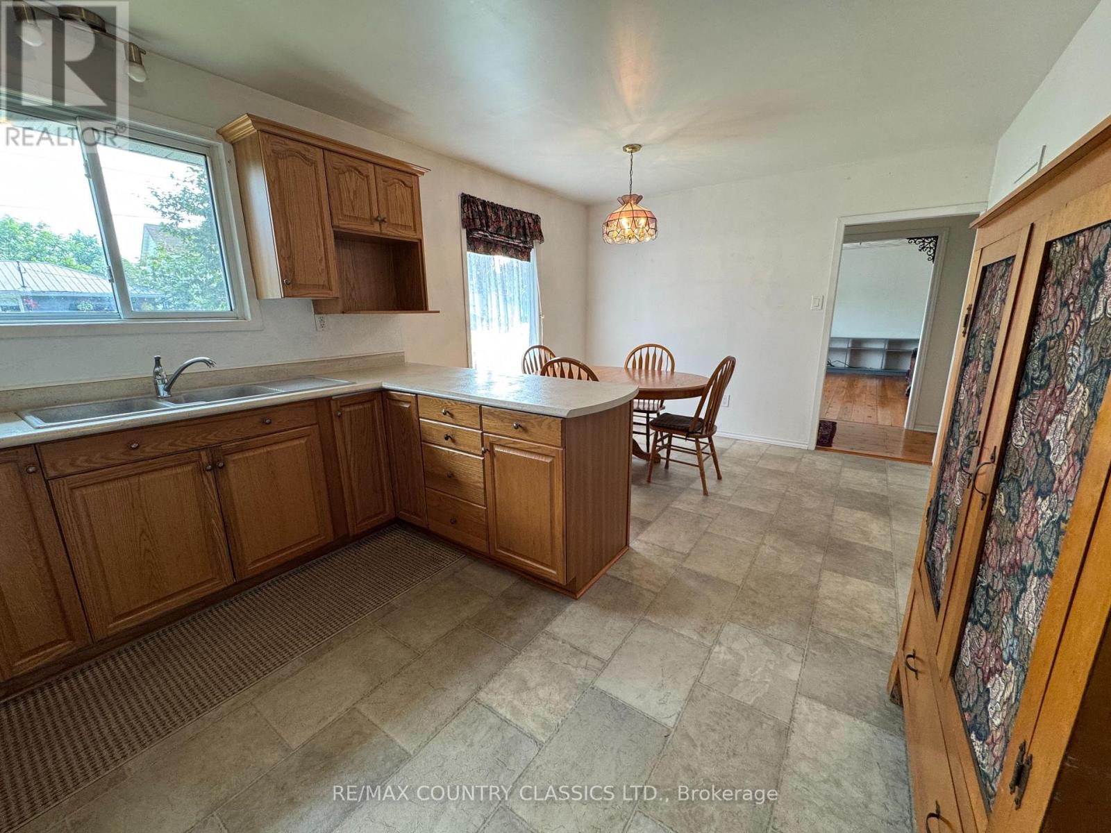 18 Sherbourne Street S, Bancroft (Bancroft Ward), Ontario  K0L 1C0 - Photo 6 - X12327739