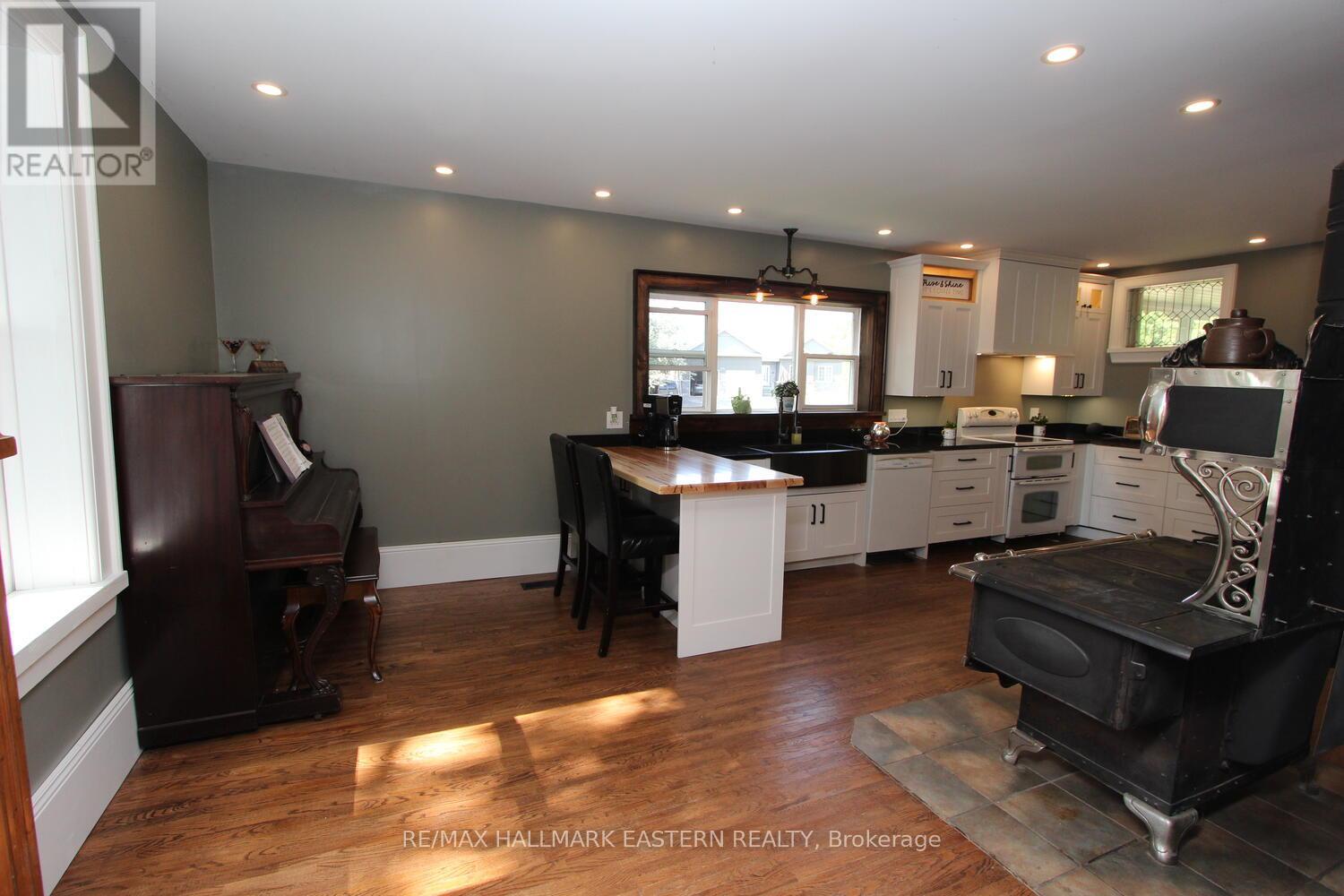 2 Mclean Avenue, Havelock-Belmont-Methuen (Havelock), Ontario  K0L 1Z0 - Photo 10 - X12327772