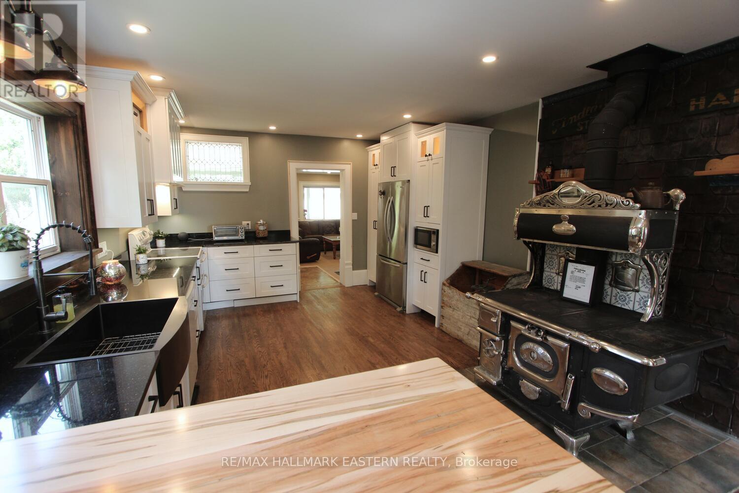2 Mclean Avenue, Havelock-Belmont-Methuen (Havelock), Ontario  K0L 1Z0 - Photo 3 - X12327772