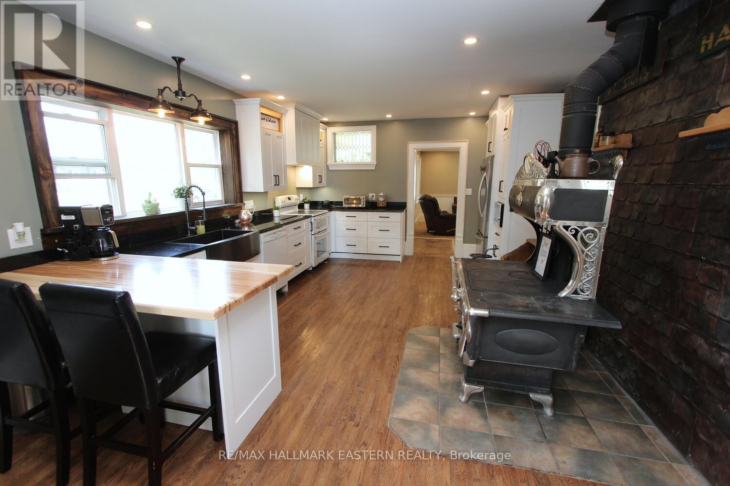 2 Mclean Avenue, Havelock-Belmont-Methuen (Havelock), Ontario  K0L 1Z0 - Photo 9 - X12327772