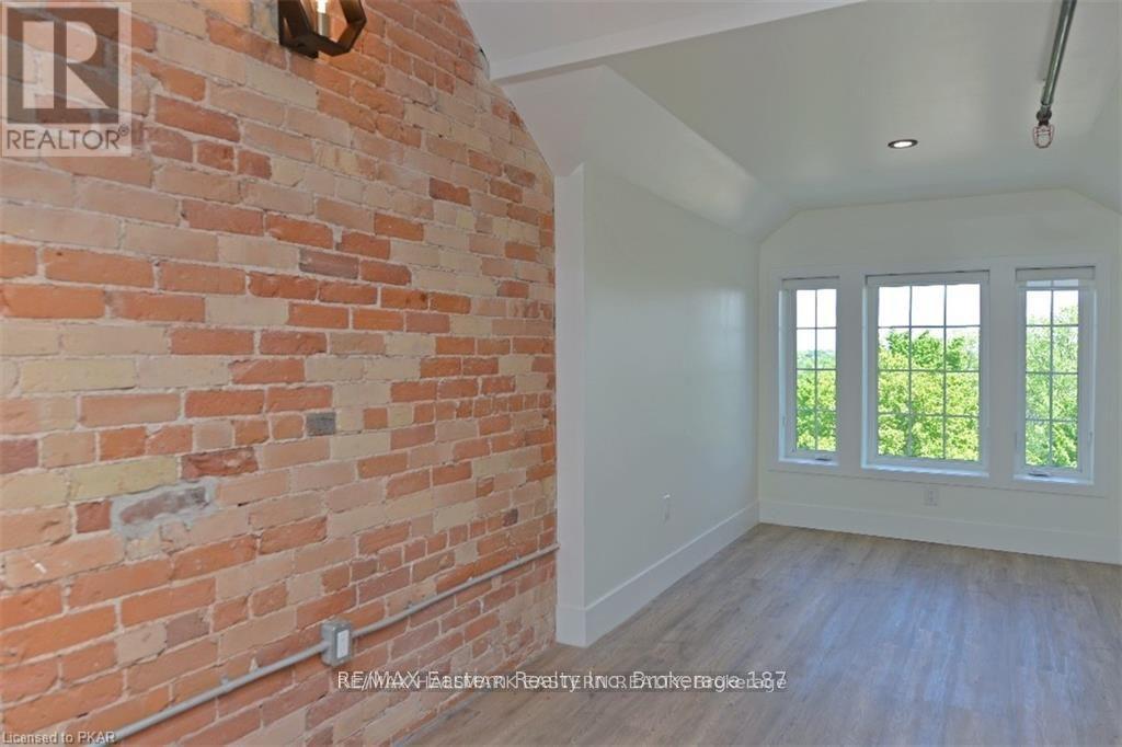 401 - 1354 Youngs Point Road, Selwyn, Ontario  K0L 2H0 - Photo 3 - X12327787