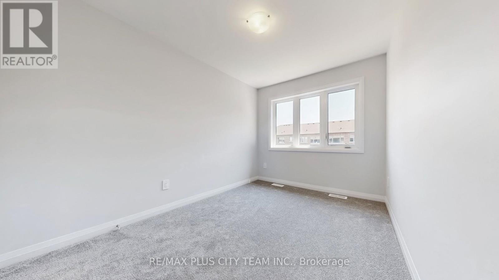 32 Keenan Street, Kawartha Lakes (Lindsay), Ontario  K9V 6C2 - Photo 17 - X12327792
