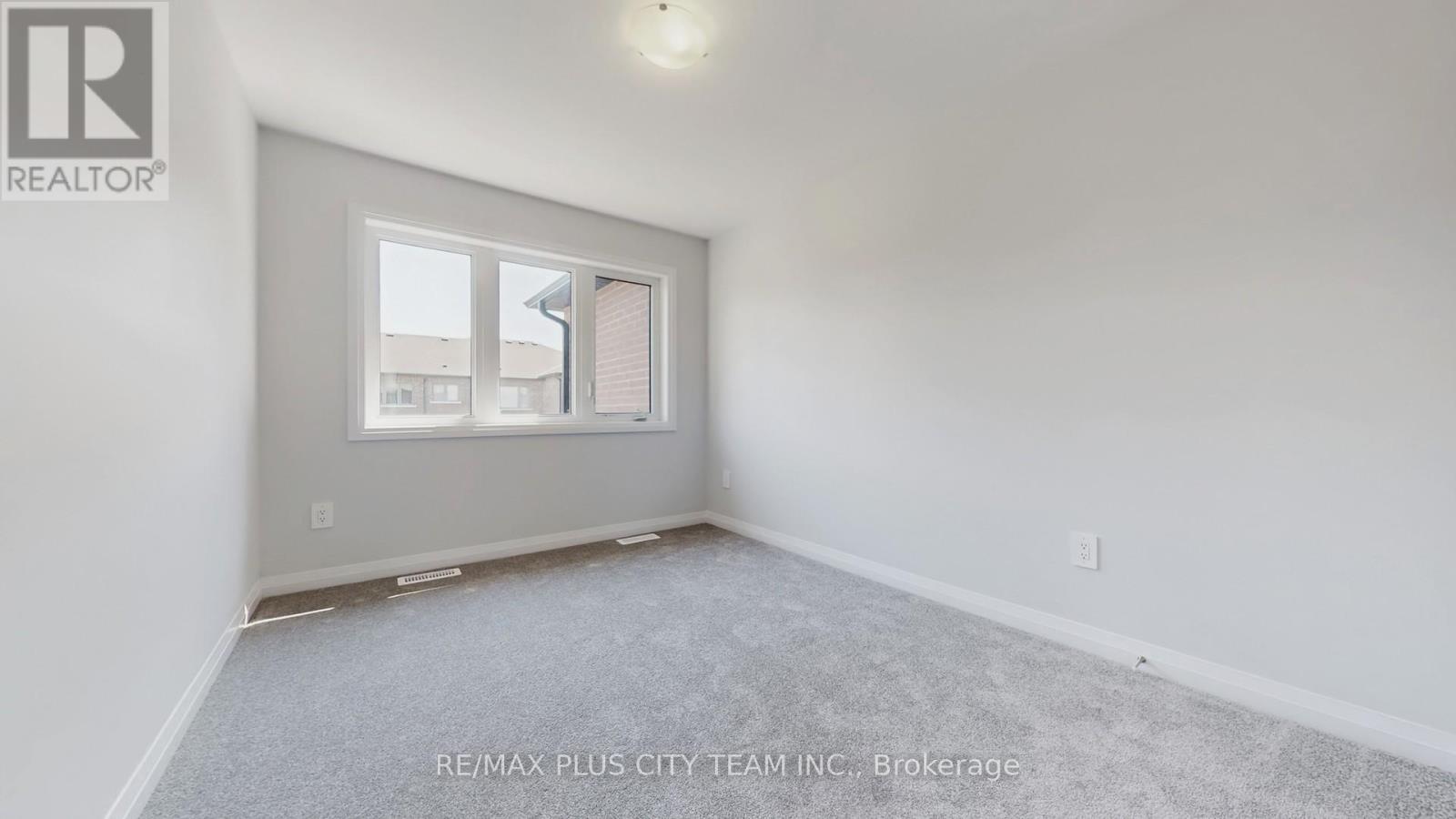 32 Keenan Street, Kawartha Lakes (Lindsay), Ontario  K9V 6C2 - Photo 18 - X12327792