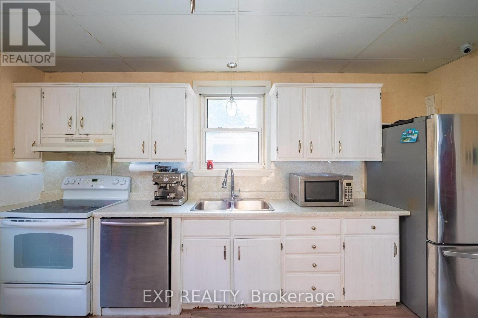 577 Bolivar Street, Peterborough Central (Old West End), Ontario  K9J 4R9 - Photo 14 - X12328019