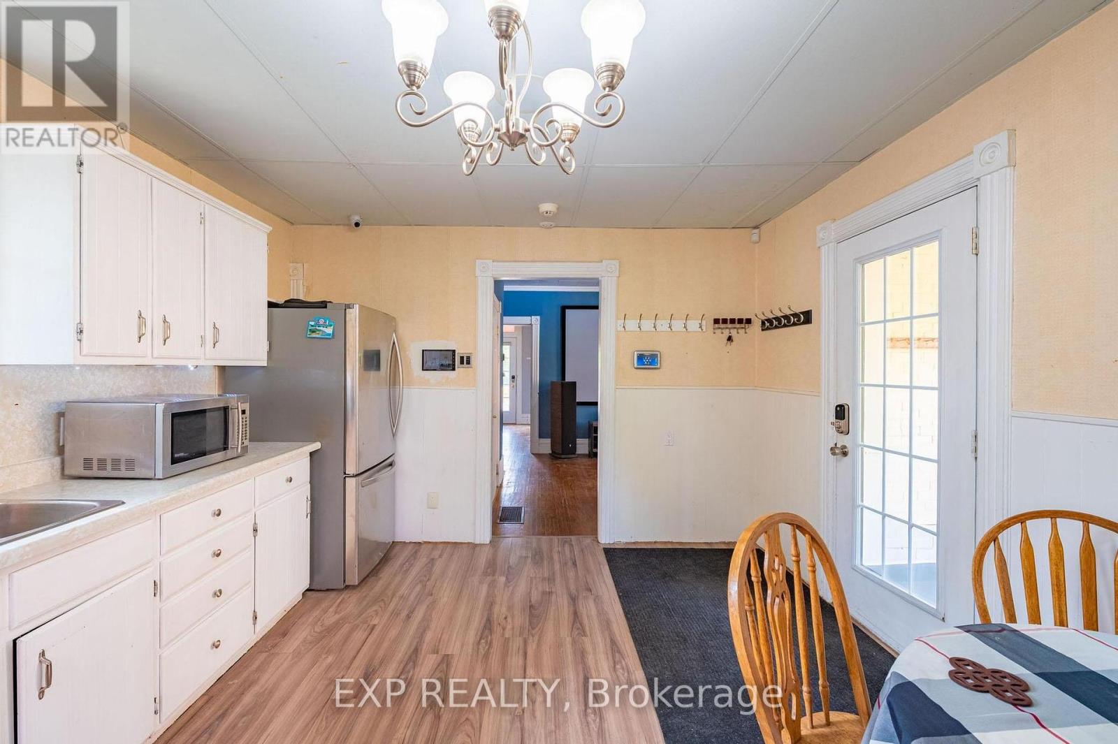 577 Bolivar Street, Peterborough Central (Old West End), Ontario  K9J 4R9 - Photo 16 - X12328019