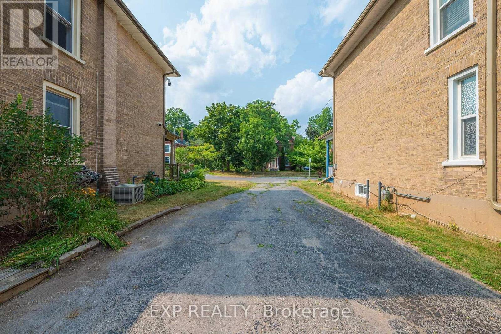 577 Bolivar Street, Peterborough Central (Old West End), Ontario  K9J 4R9 - Photo 7 - X12328019