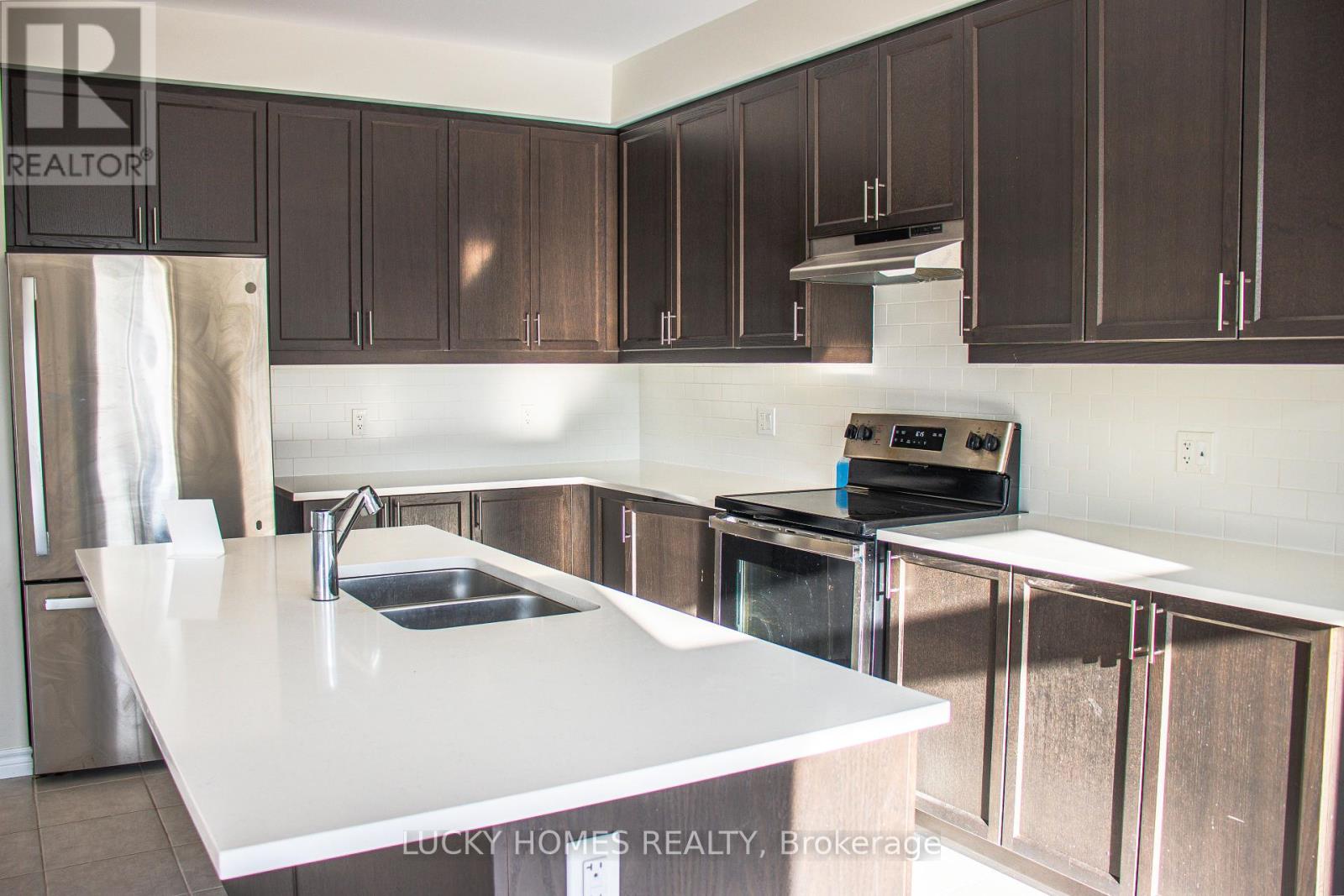 643 Lemay Grove, Peterborough North (North), Ontario  K9K 0G9 - Photo 20 - X12328901