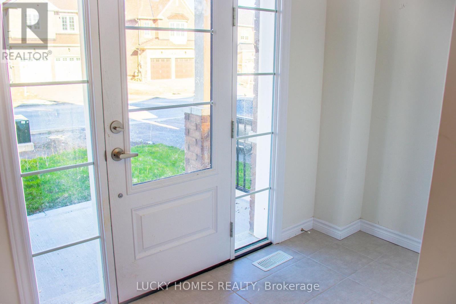 643 Lemay Grove, Peterborough North (North), Ontario  K9K 0G9 - Photo 6 - X12328901