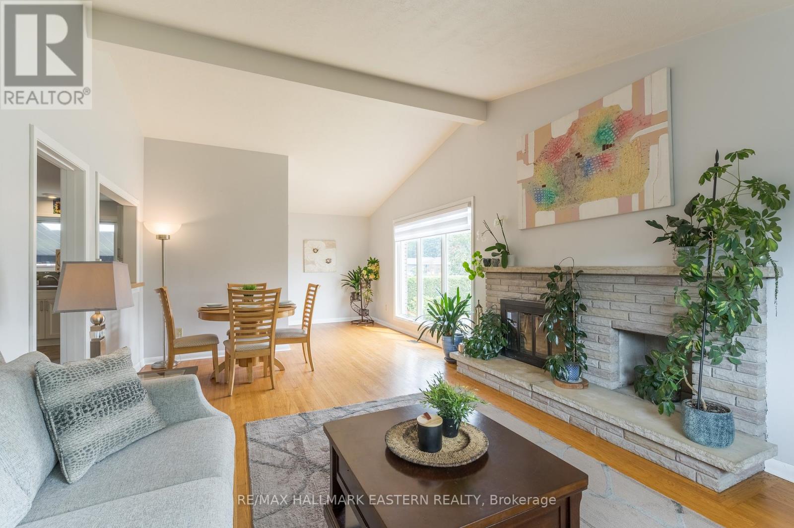 1128 Algonquin Boulevard, Peterborough North (Central), Ontario  K9H 6N2 - Photo 4 - X12329023