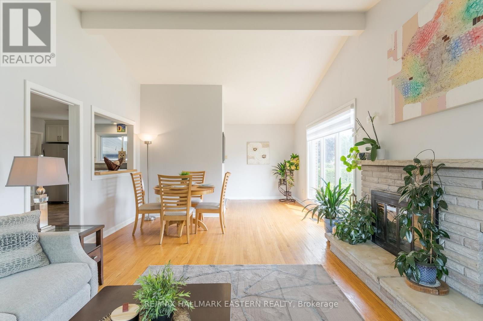 1128 Algonquin Boulevard, Peterborough North (Central), Ontario  K9H 6N2 - Photo 5 - X12329023