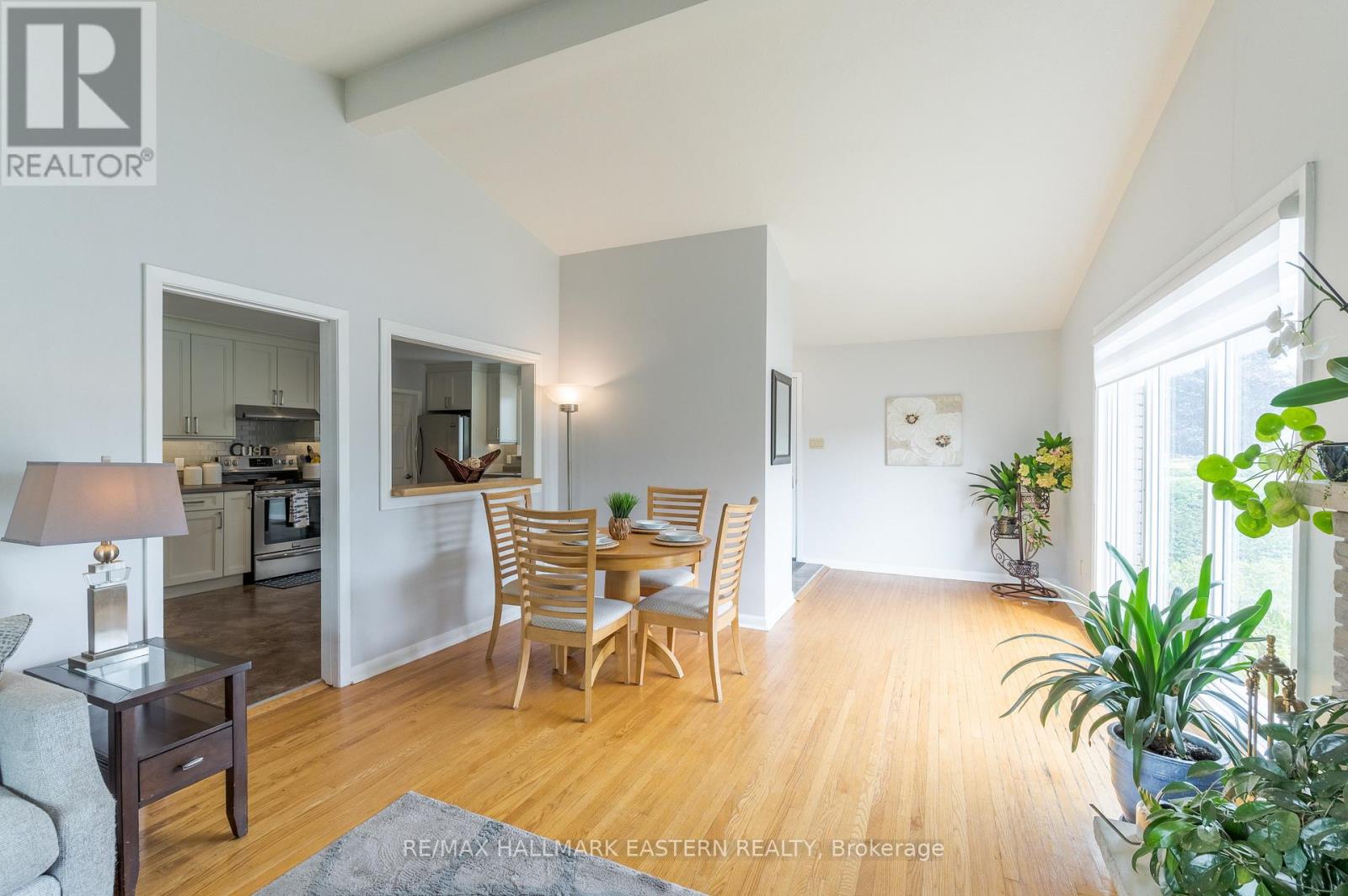 1128 Algonquin Boulevard, Peterborough North (Central), Ontario  K9H 6N2 - Photo 6 - X12329023