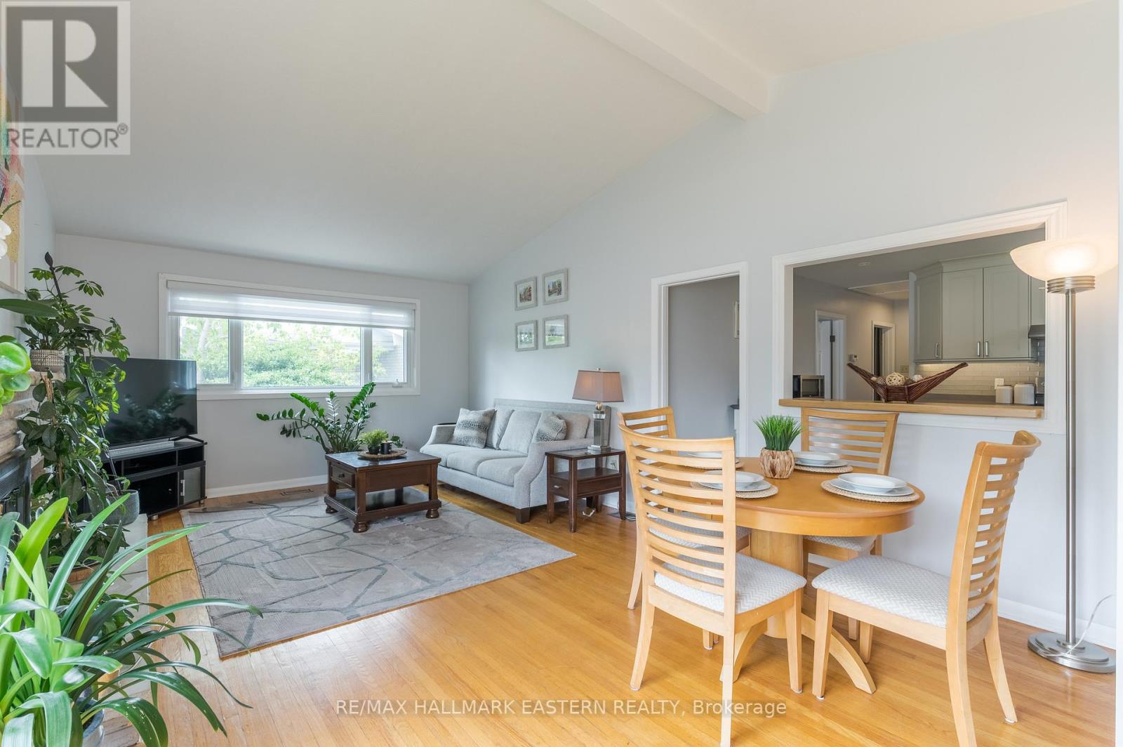 1128 Algonquin Boulevard, Peterborough North (Central), Ontario  K9H 6N2 - Photo 7 - X12329023