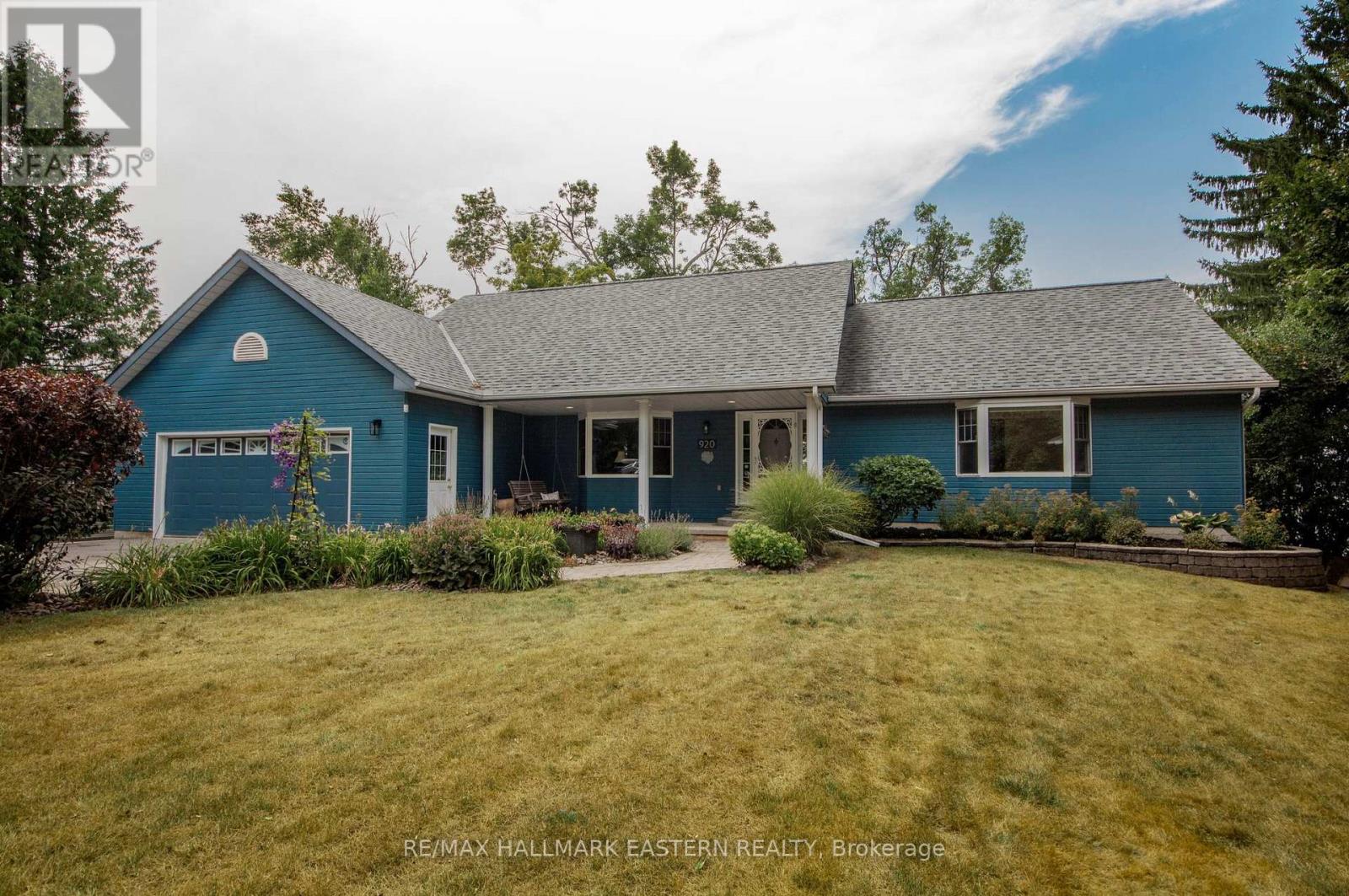 920 Westlake Drive, Selwyn, Ontario  K0L 1H0 - Photo 2 - X12329262
