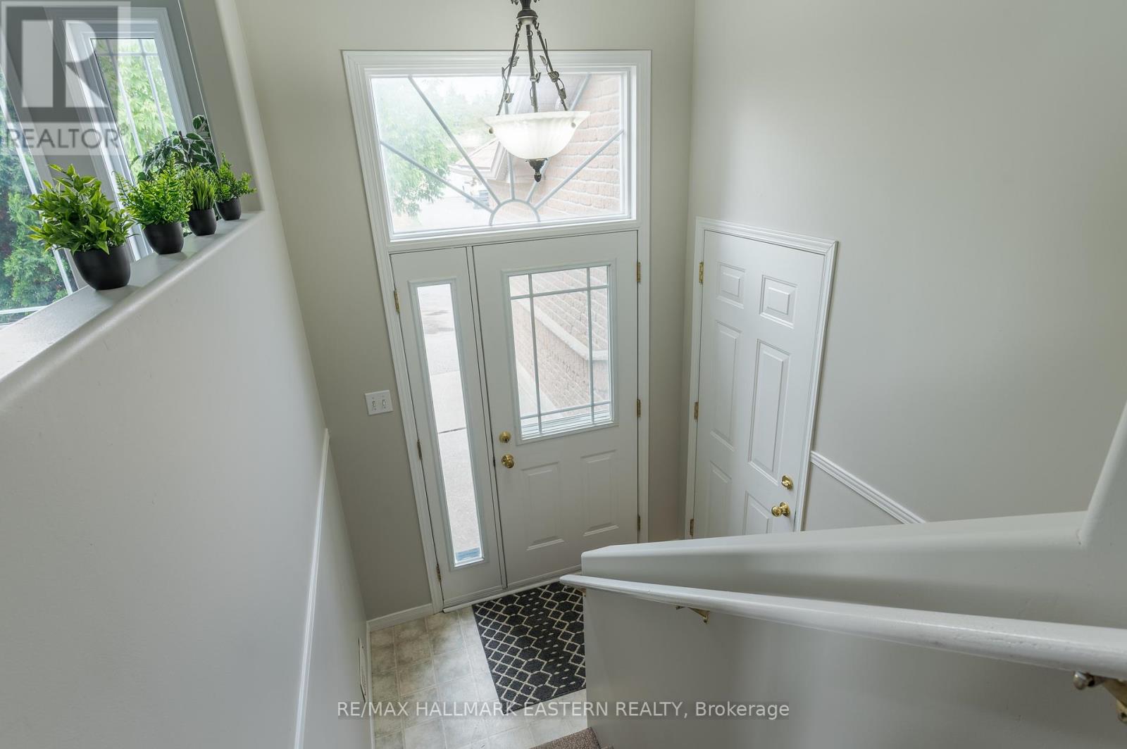 655 Trailview Drive, Peterborough South (East), Ontario  K9J 8P3 - Photo 4 - X12329414
