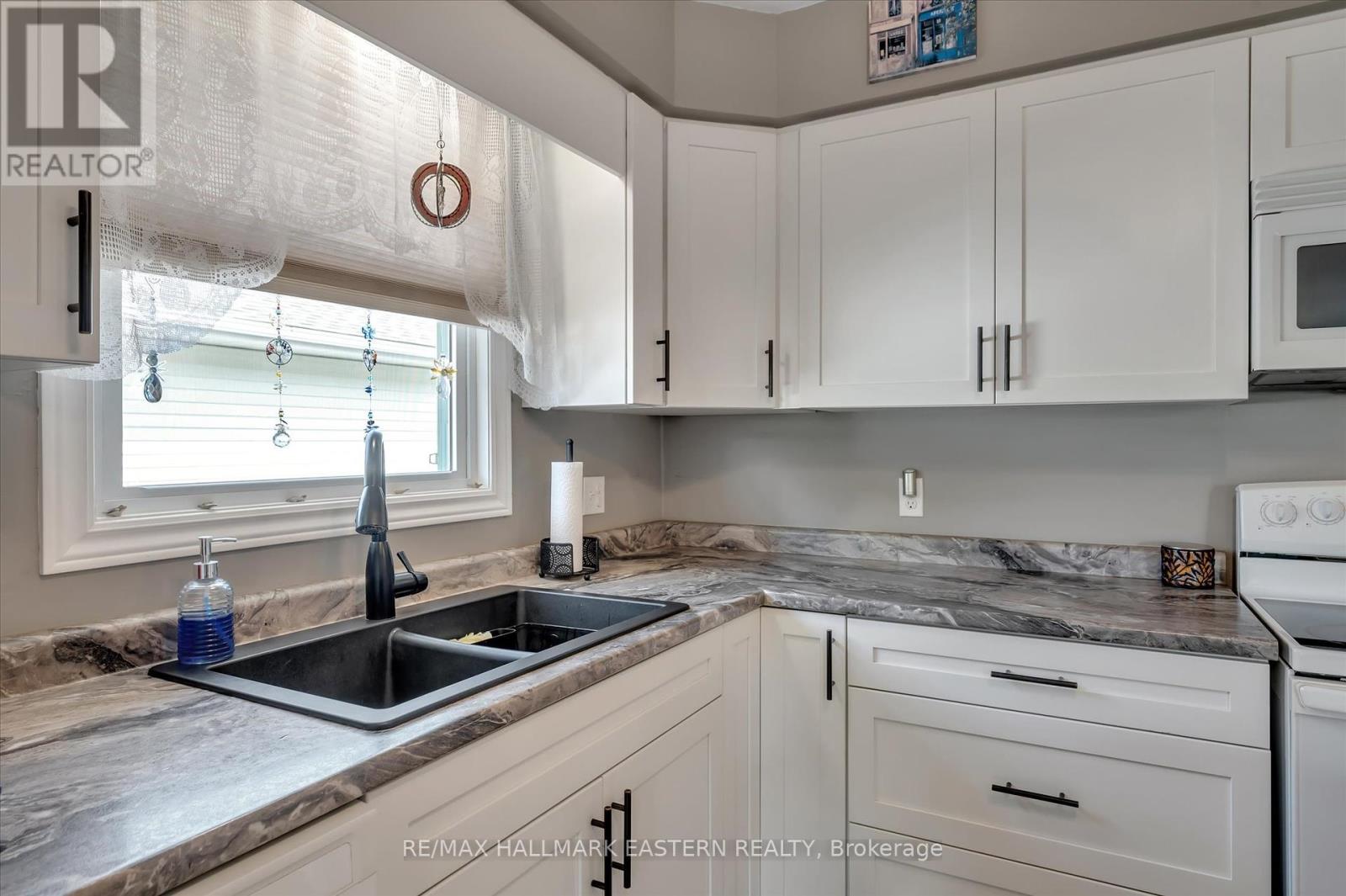 2574 Foxmeadow Road, Peterborough East (South), Ontario  K9L 1X2 - Photo 13 - X12329699