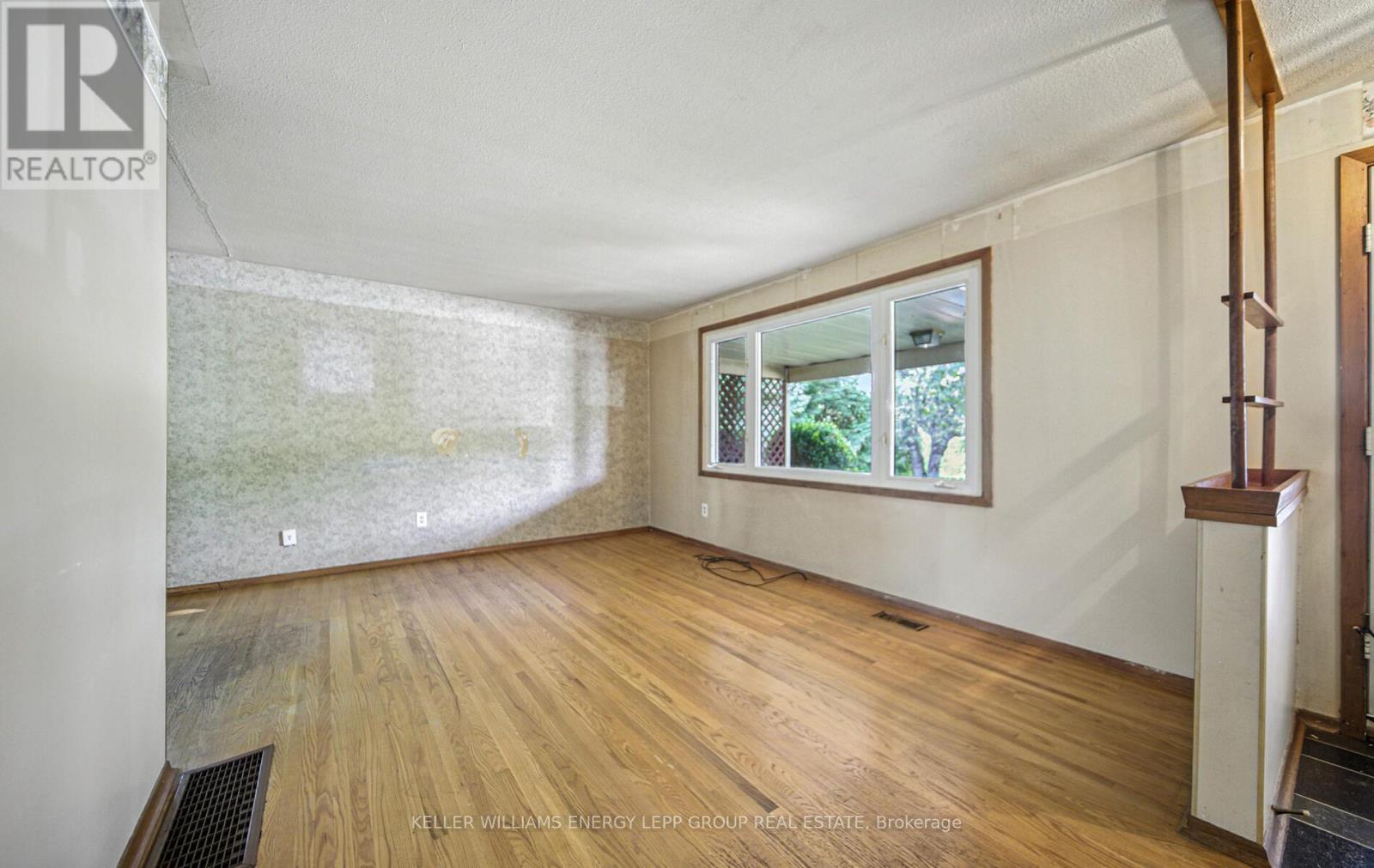 95 Orchard Heights Drive, Clarington (Newcastle), Ontario  L1B 1J7 - Photo 4 - E12330007