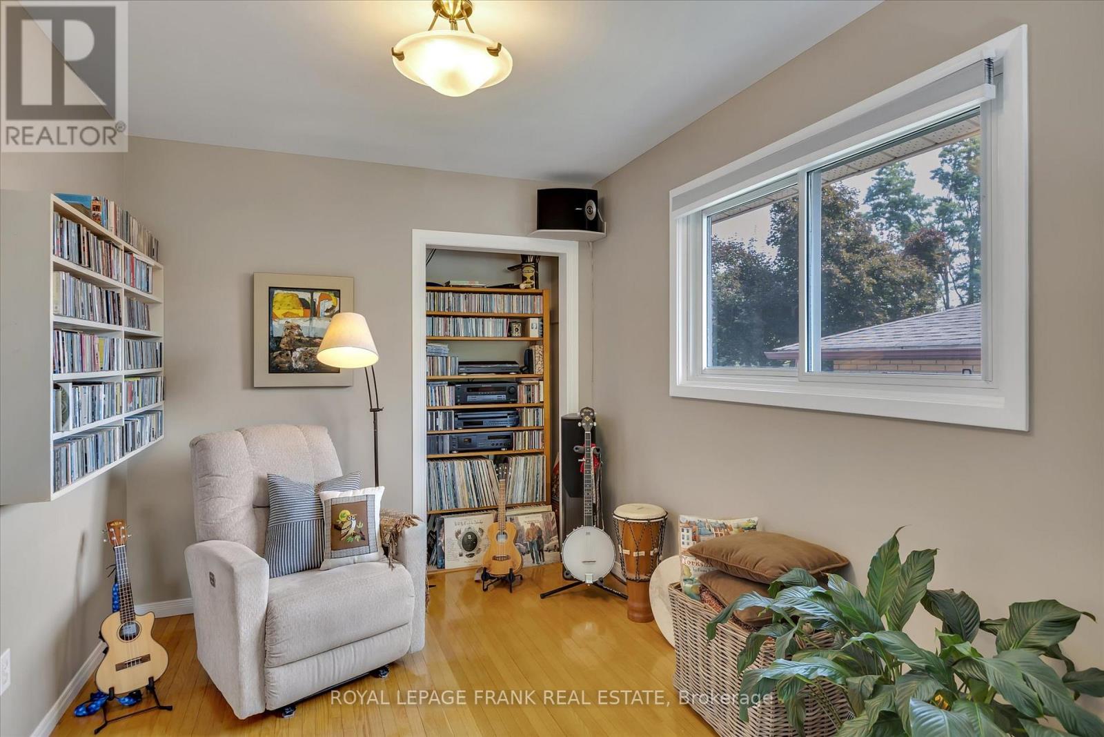 1289 Algonquin Boulevard, Peterborough North (Central), Ontario  K9H 6N1 - Photo 6 - X12329819