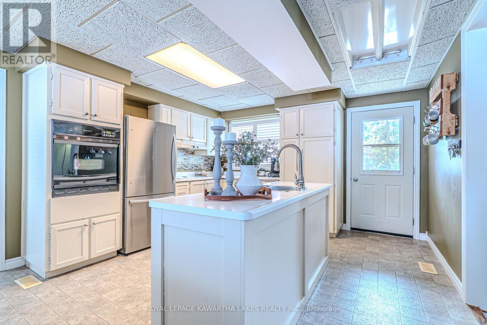 6 Roosevelt Street, Kawartha Lakes (Lindsay), Ontario  K9V 2X7 - Photo 21 - X12329863