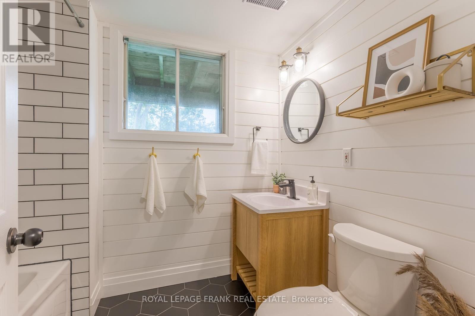 32 Crystal Springs Drive, Otonabee-South Monaghan, Ontario  K9J 6Y3 - Photo 37 - X12329866