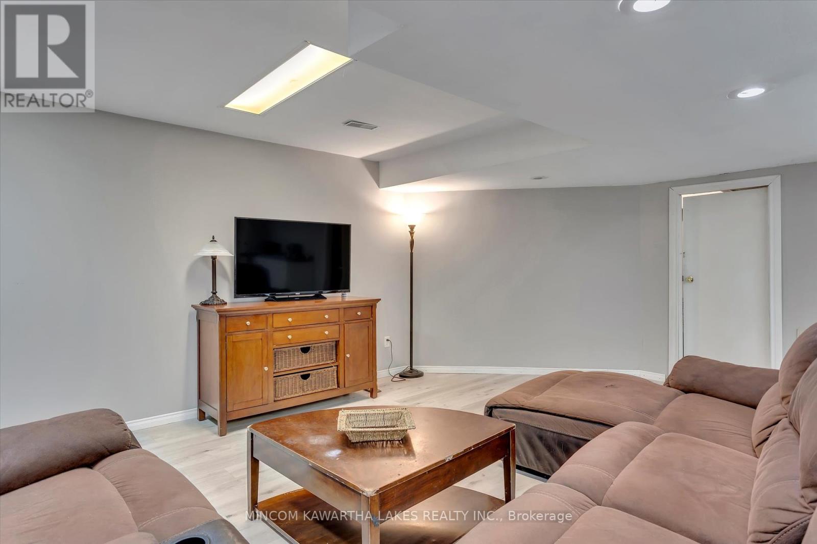 70 Sumcot Drive, Trent Lakes, Ontario  K9J 6X2 - Photo 32 - X12329929