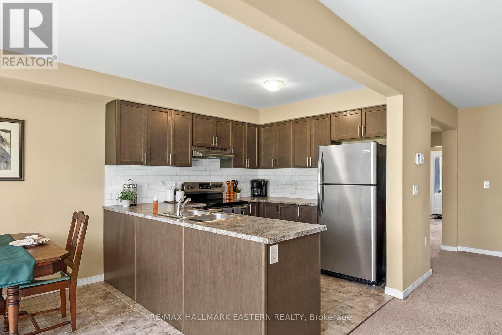 1649 Hetherington Drive, Peterborough North (University Heights), Ontario  K9L 0G6 - Photo 8 - X12330207
