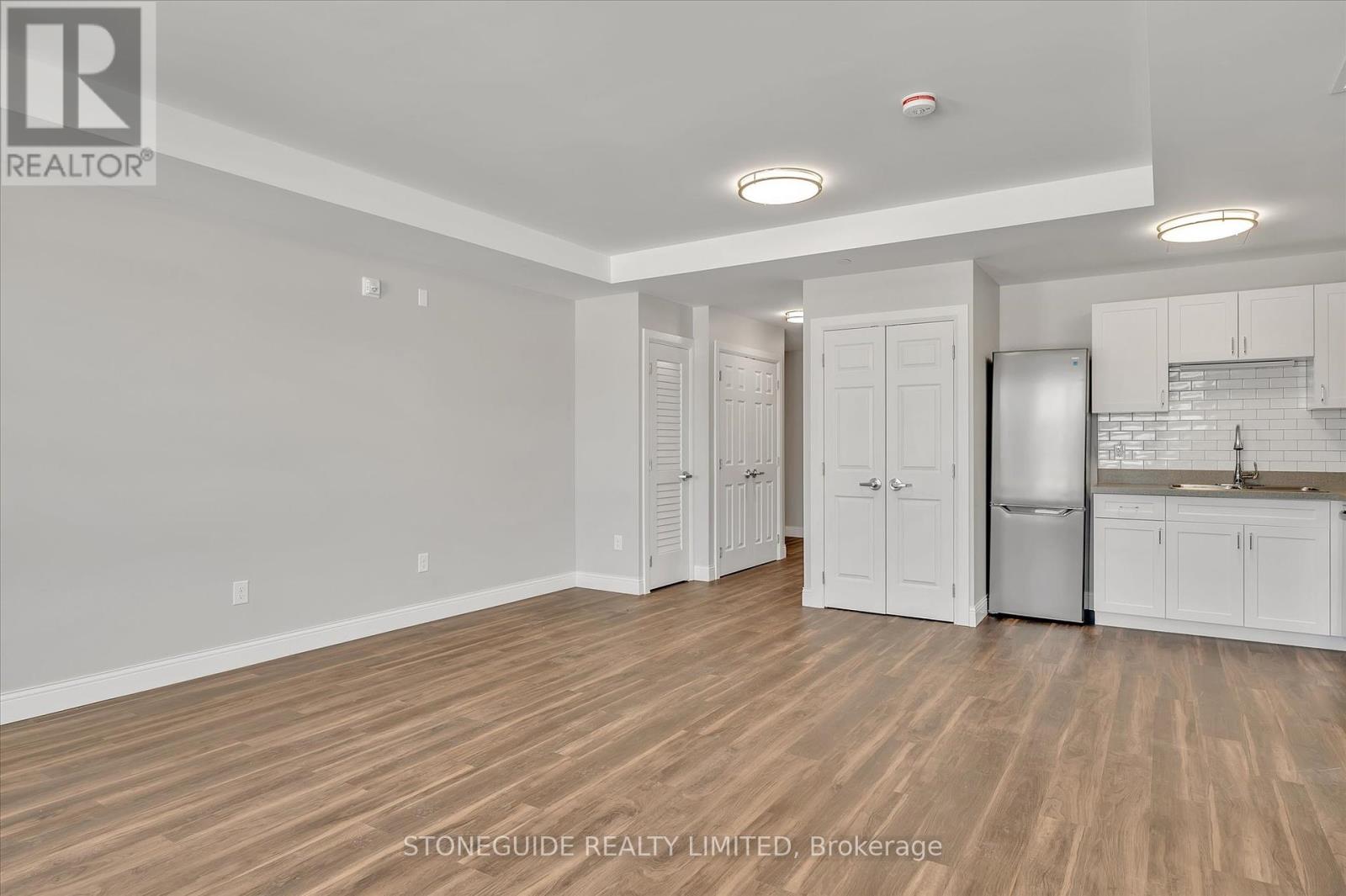 321 - 555 Bonaccord Street, Peterborough Central (North), Ontario  K9H 2X8 - Photo 10 - X12330799