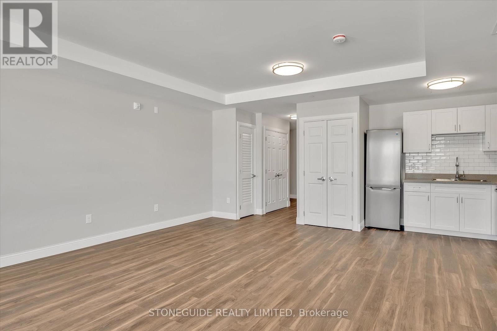 303 - 555 Bonaccord Street, Peterborough Central (North), Ontario  K9H 2X8 - Photo 10 - X12330805
